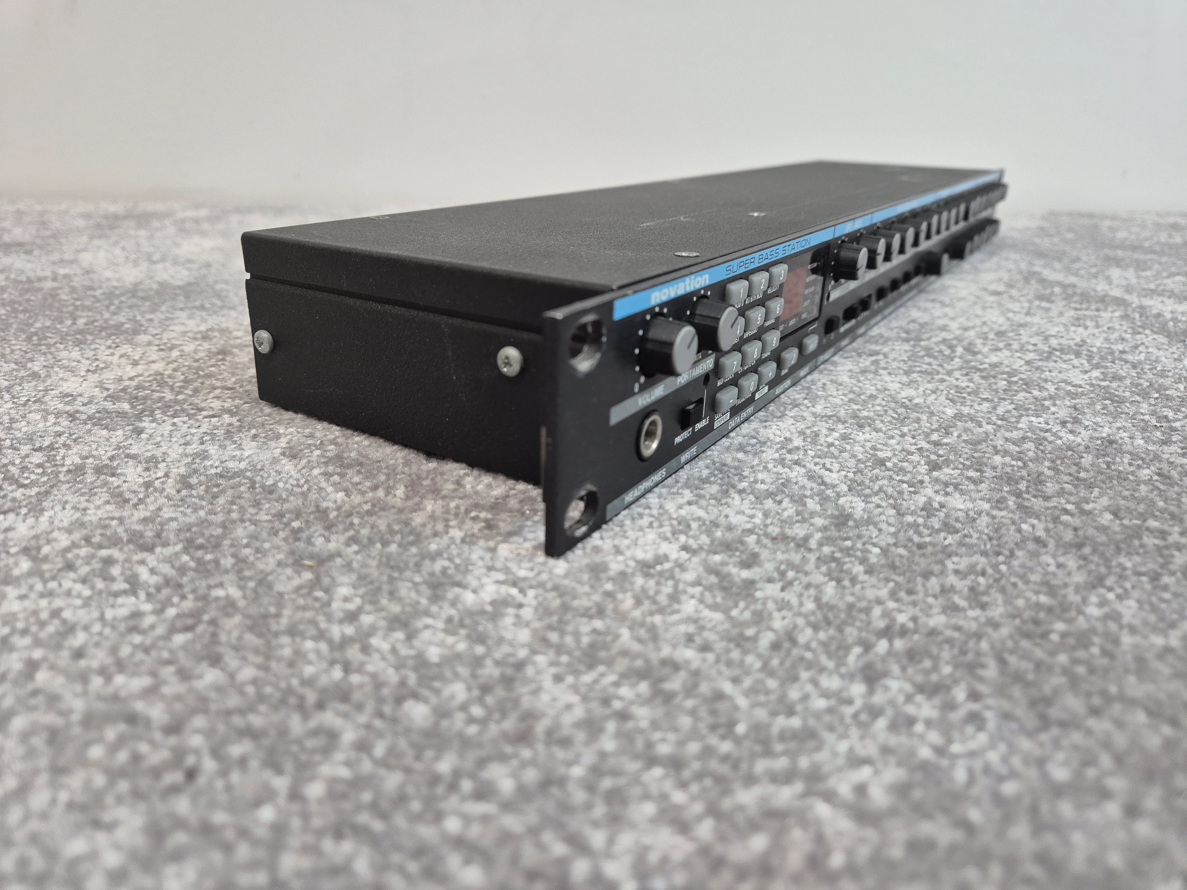 Novation Super Bass Station - Rackmount Synthesizer - Faulty Left Channel - Image 4
