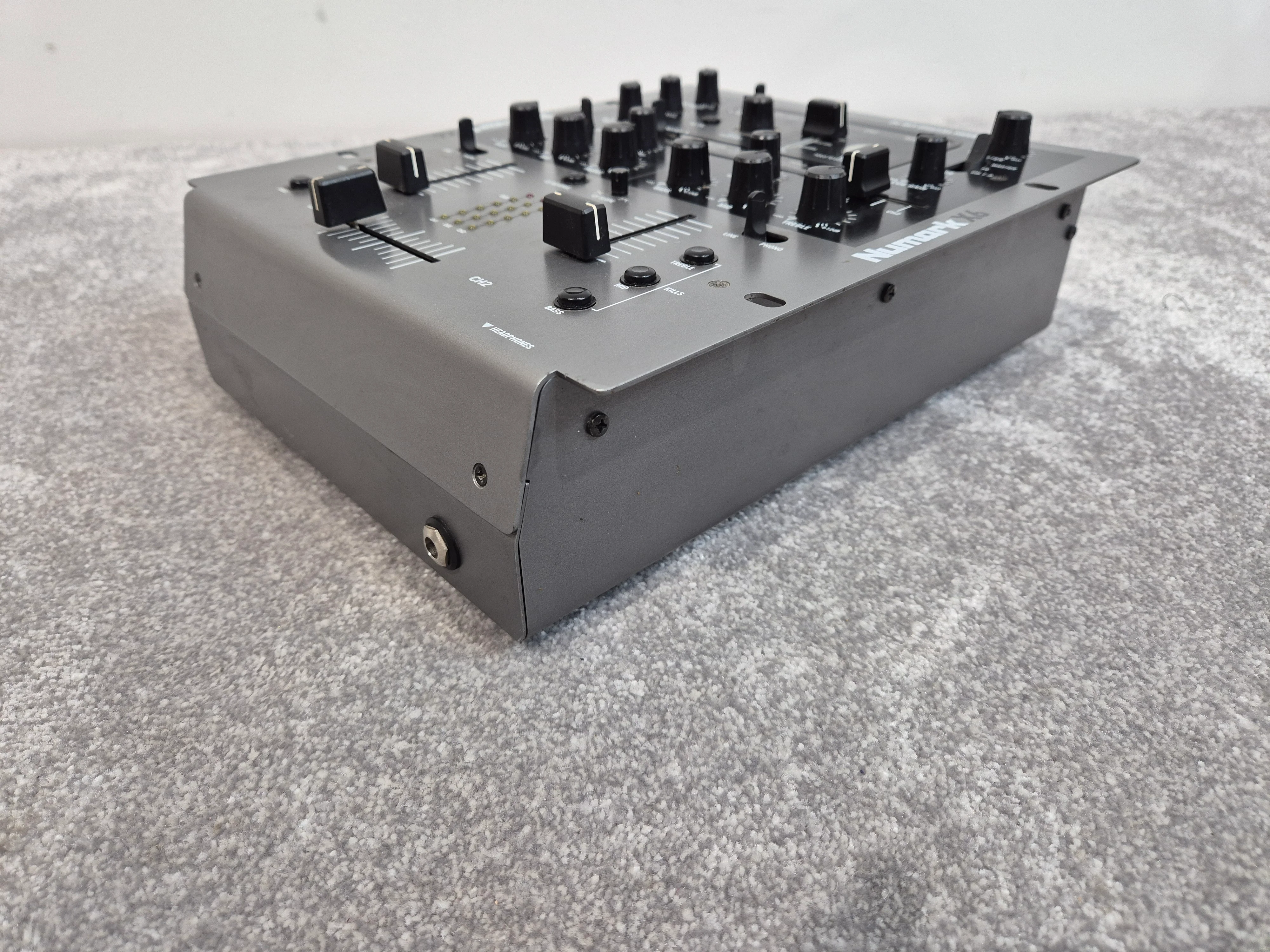 Numark X6 DJ Controller - 4-Channel, Touch-Sensitive Jog Wheels - Very Good w/ Power Supply - Image 9