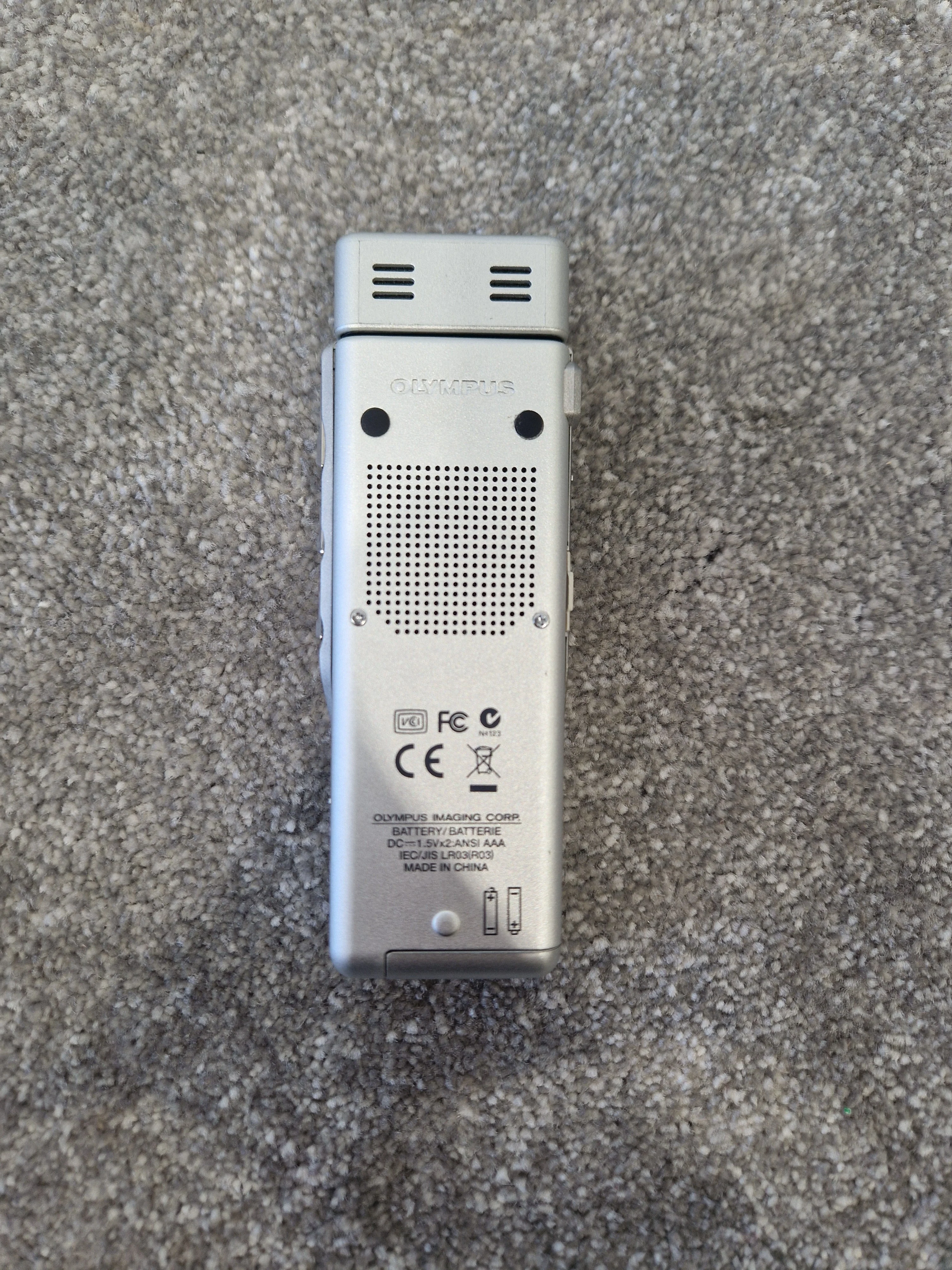 Olympus DS-40 Digital Voice Recorder – 512MB, Stereo Mic, MP3/WMA Playback, USB Transfer w/ Case - Very Good - Image 3