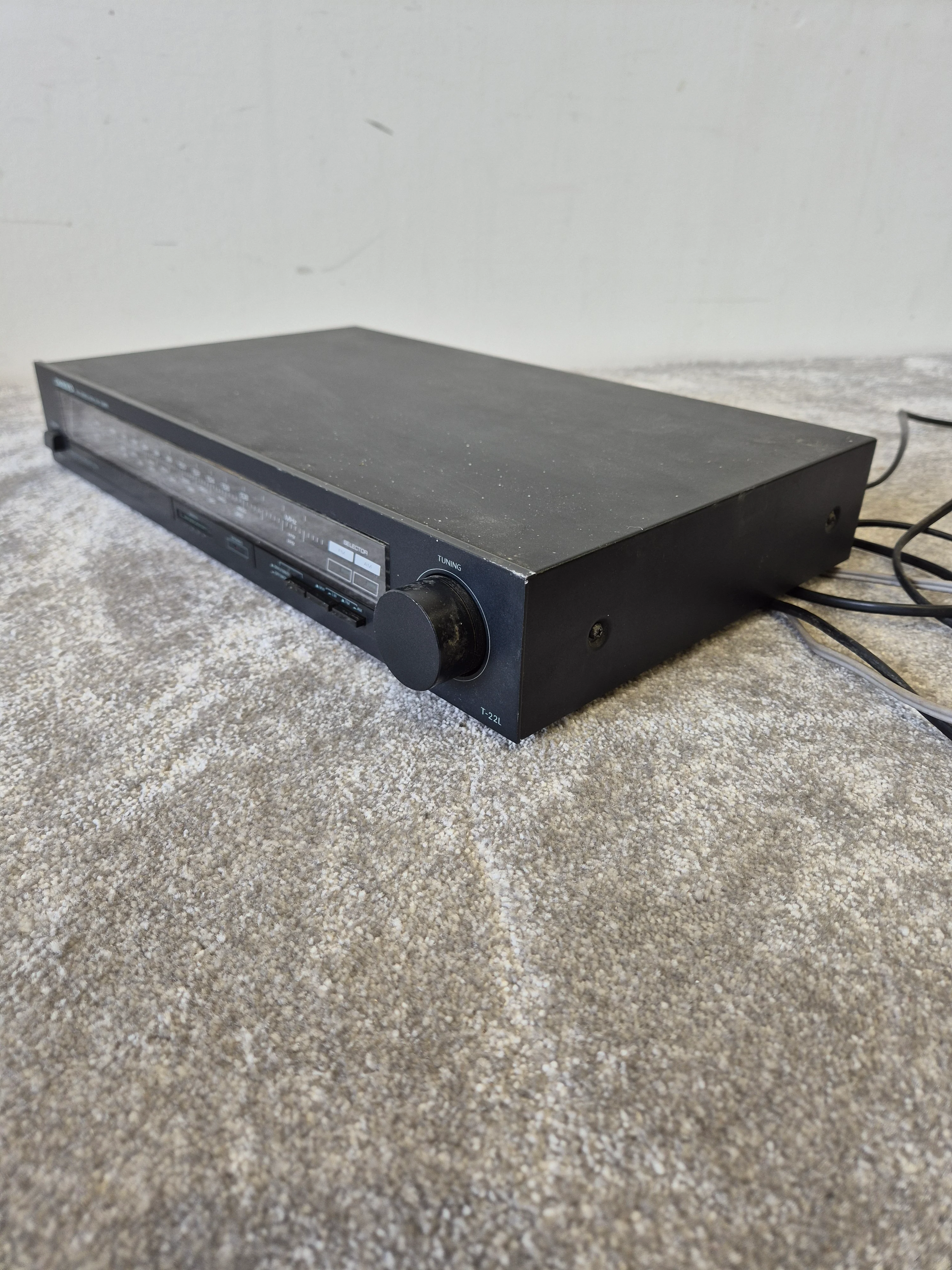 Onkyo T-22L- Vintage FM/MW/LW Stereo Tuner - Classic Analog Design - Fair - Image 10