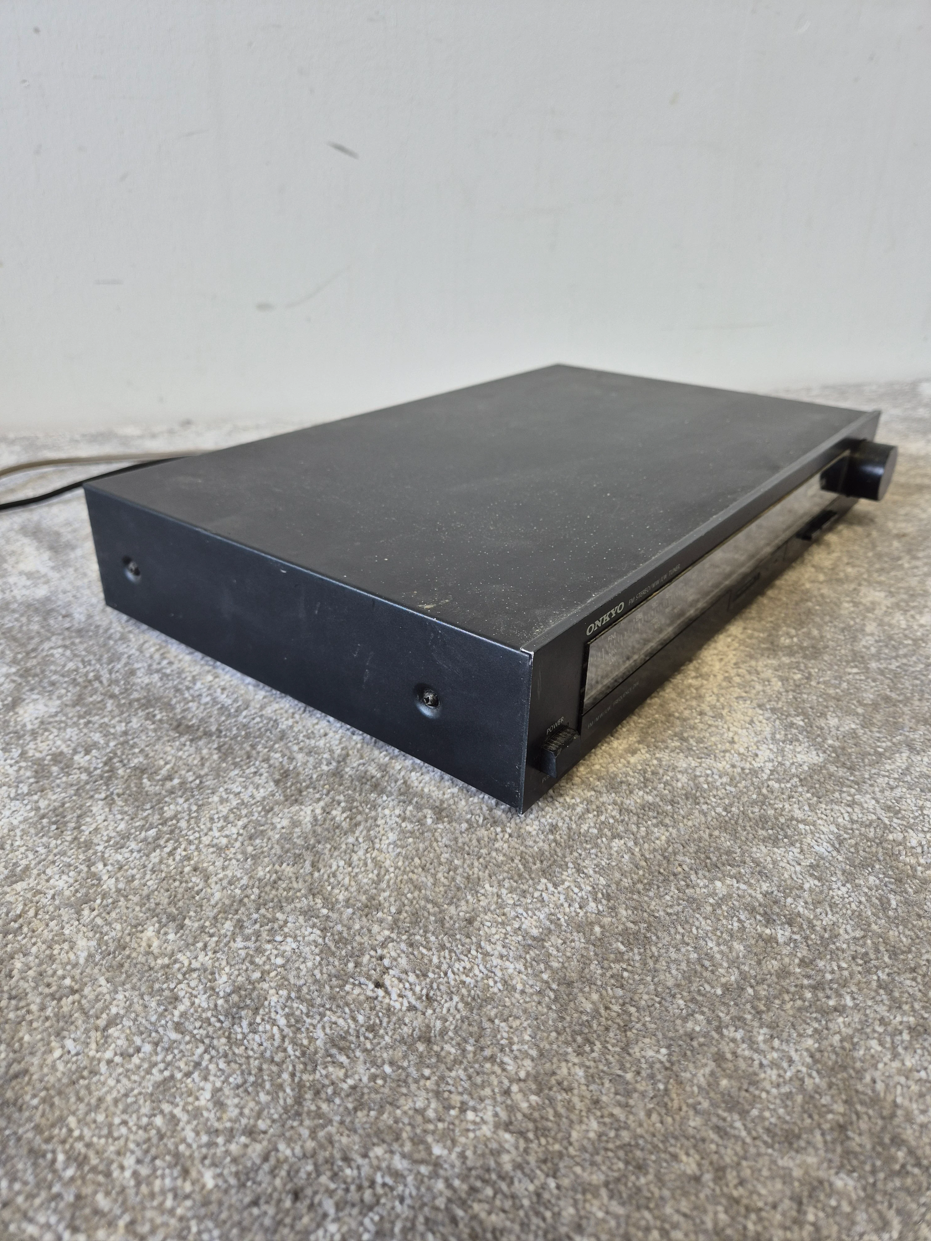 Onkyo T-22L- Vintage FM/MW/LW Stereo Tuner - Classic Analog Design - Fair - Image 4
