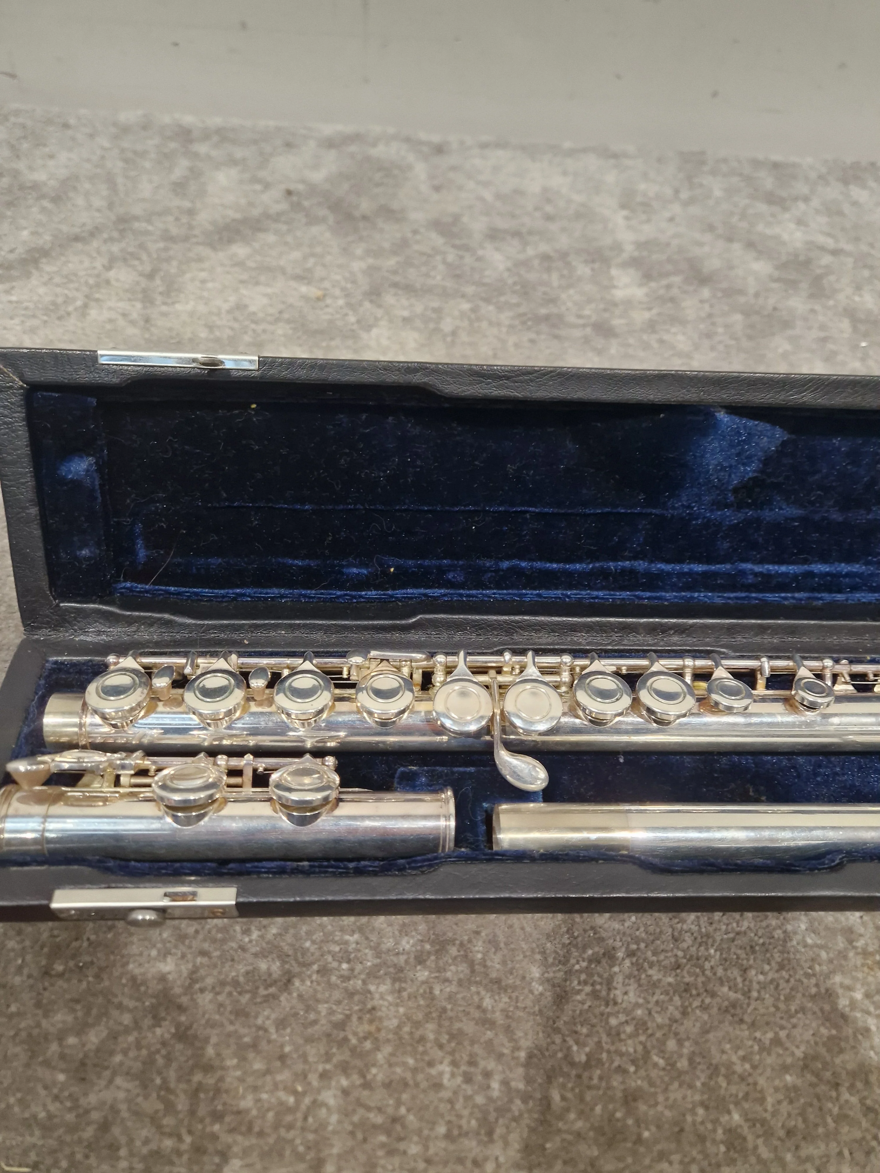 Osborne Engraved Silver Standard Nickel Flute - Elegant Design - Good w/ Hard Case - Image 8