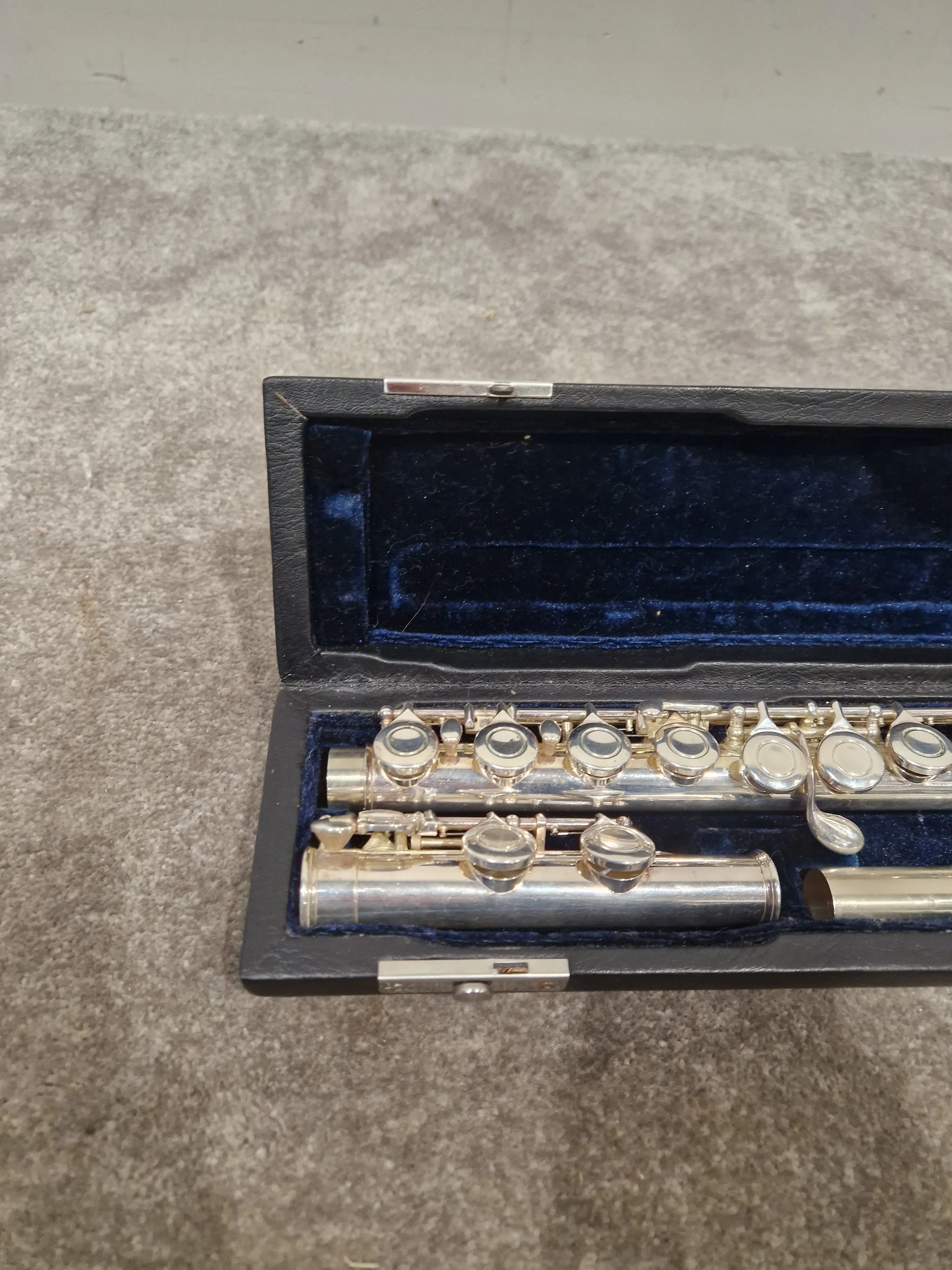 Osborne Engraved Silver Standard Nickel Flute - Elegant Design - Good w/ Hard Case - Image 9