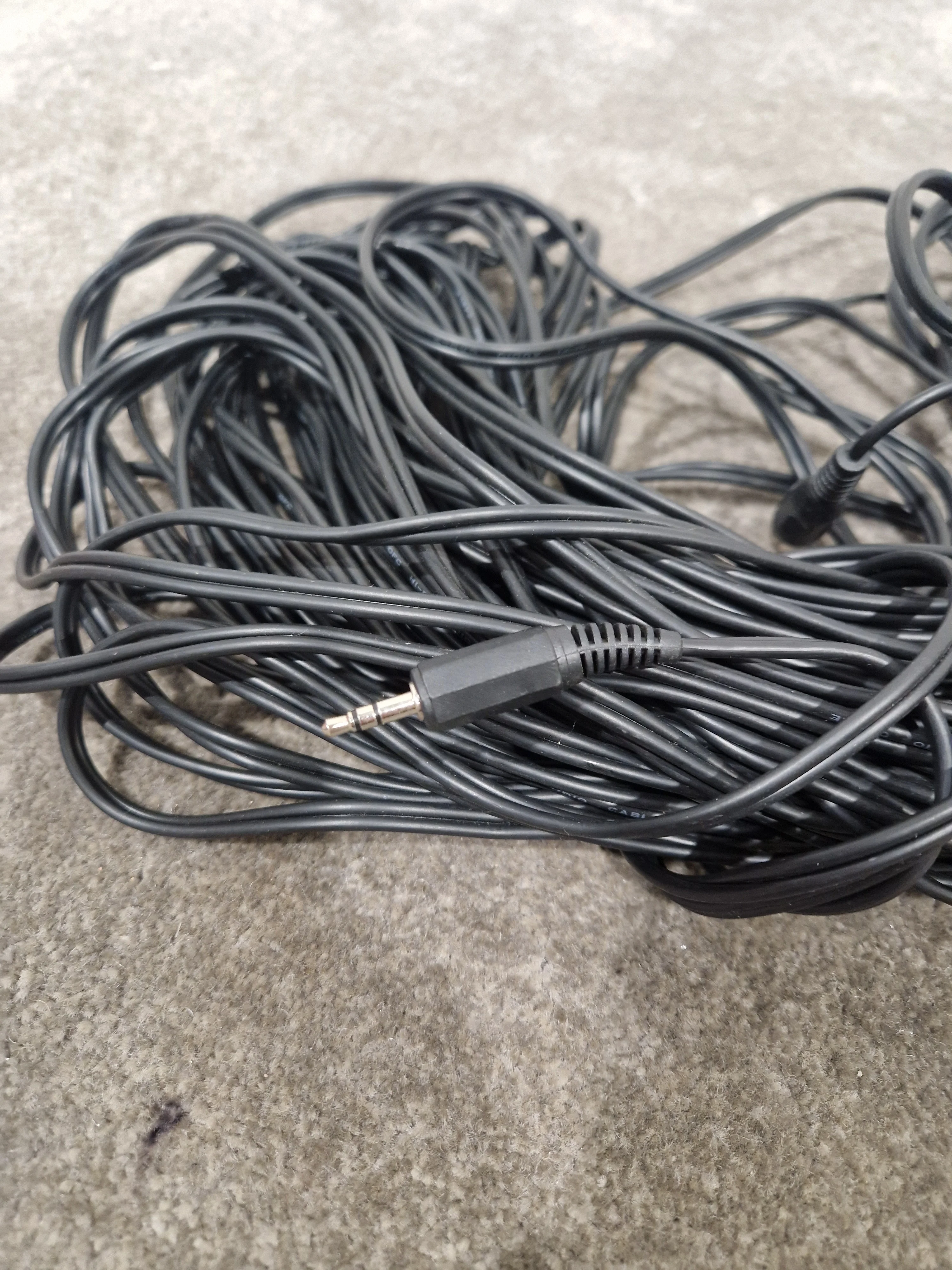 Pair OF Phono TO 3.5mm Jack Long Length - Durable Audio Cable - Excellent - Image 6