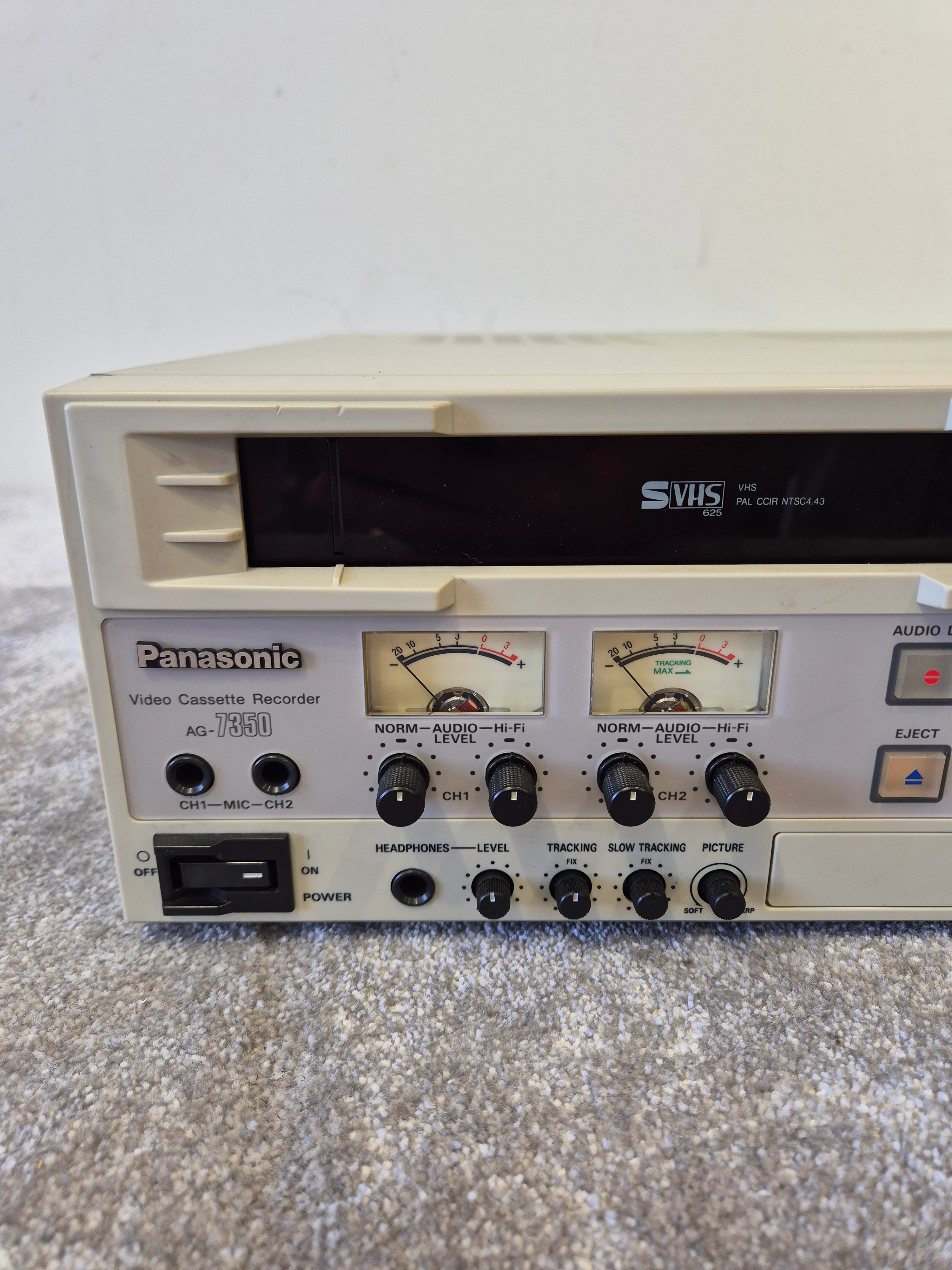 Panasonic AG-7350 Video Cassette Recorder - Spares or Repairs - Image 4
