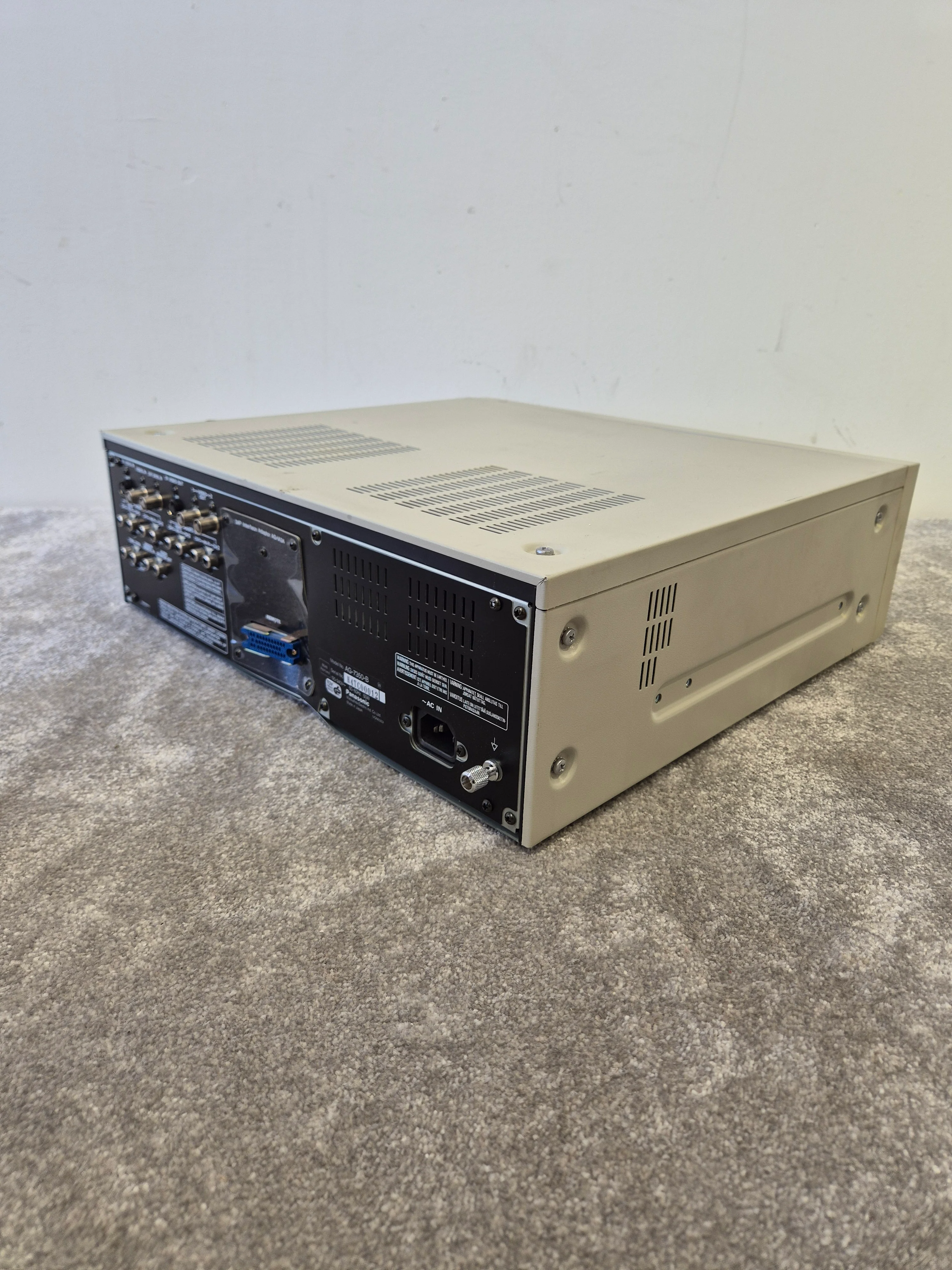 Panasonic AG-7350 Video Cassette Recorder - Spares or Repairs - Image 8