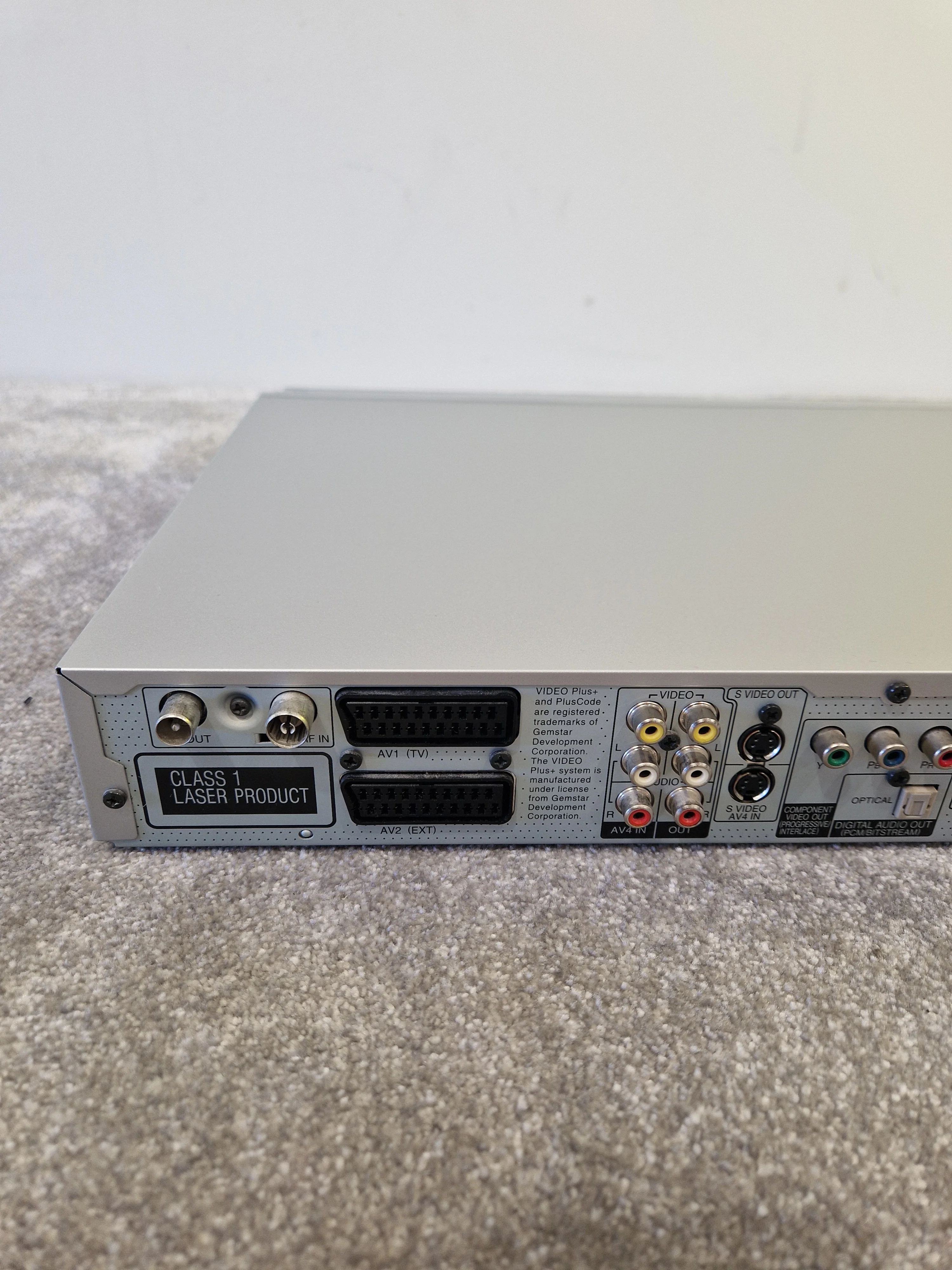 Panasonic DMR-ES10EB-S DVD Recorder - Multi-format Recording - (READ DESCRIPTION) - Image 5