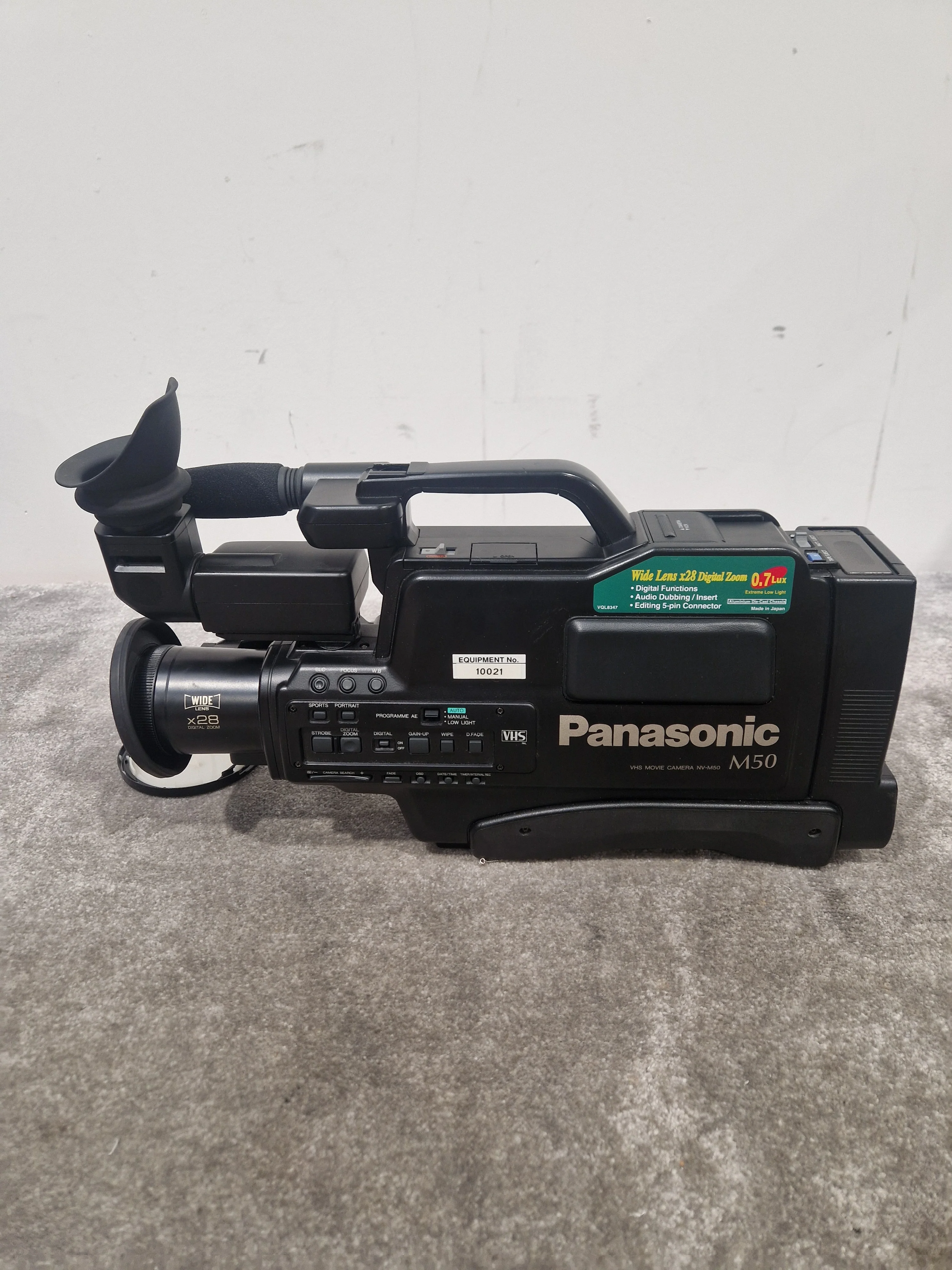 Panasonic NV-M50 - Compact VHS-C Camcorder - Spares or Repair w/ Hard Case & Panasonic AC adapter VW-AM10 - Image 3