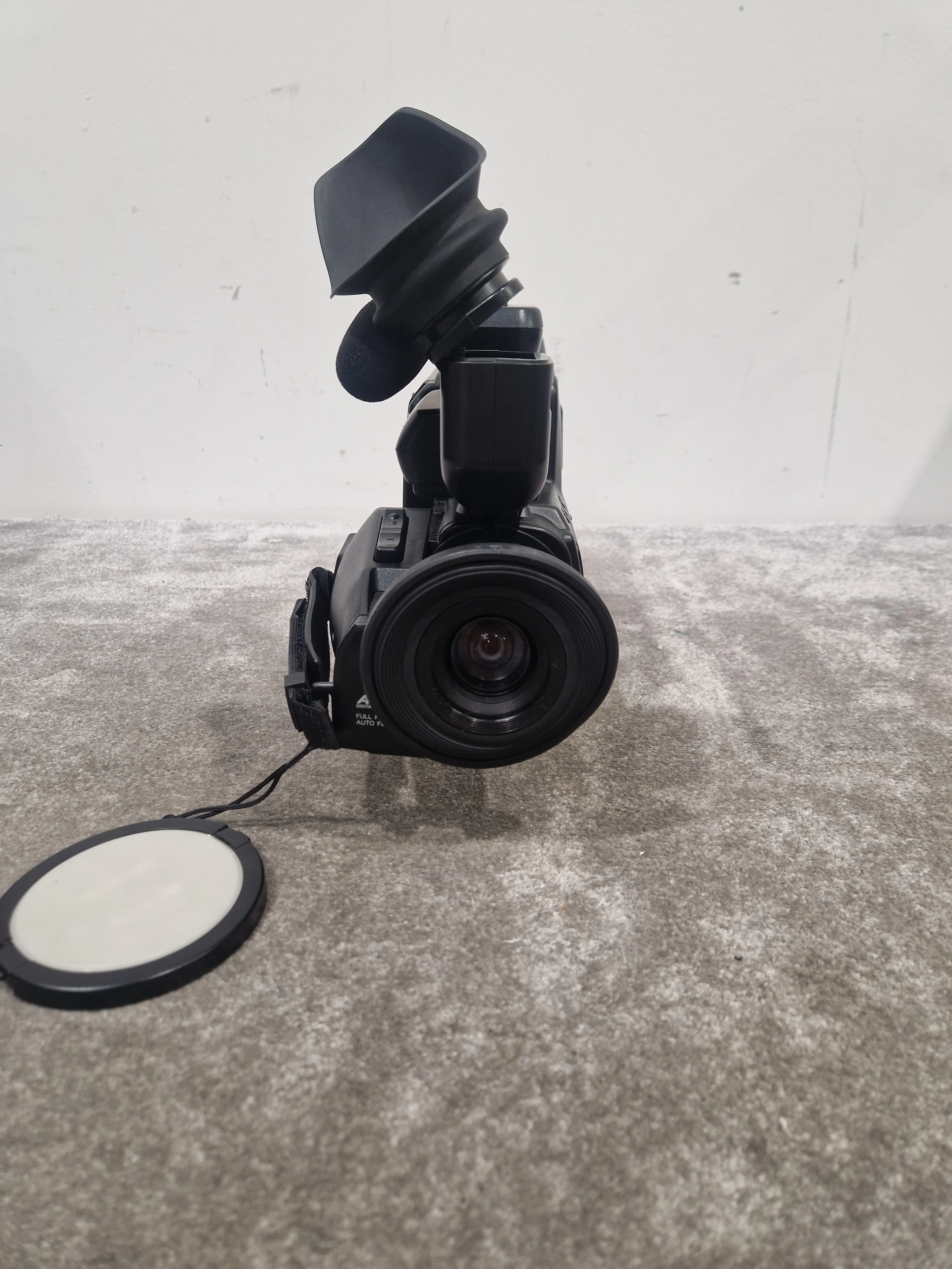 Panasonic NV-M50 - Compact VHS-C Camcorder - Spares or Repair w/ Hard Case & Panasonic AC adapter VW-AM10 - Image 5