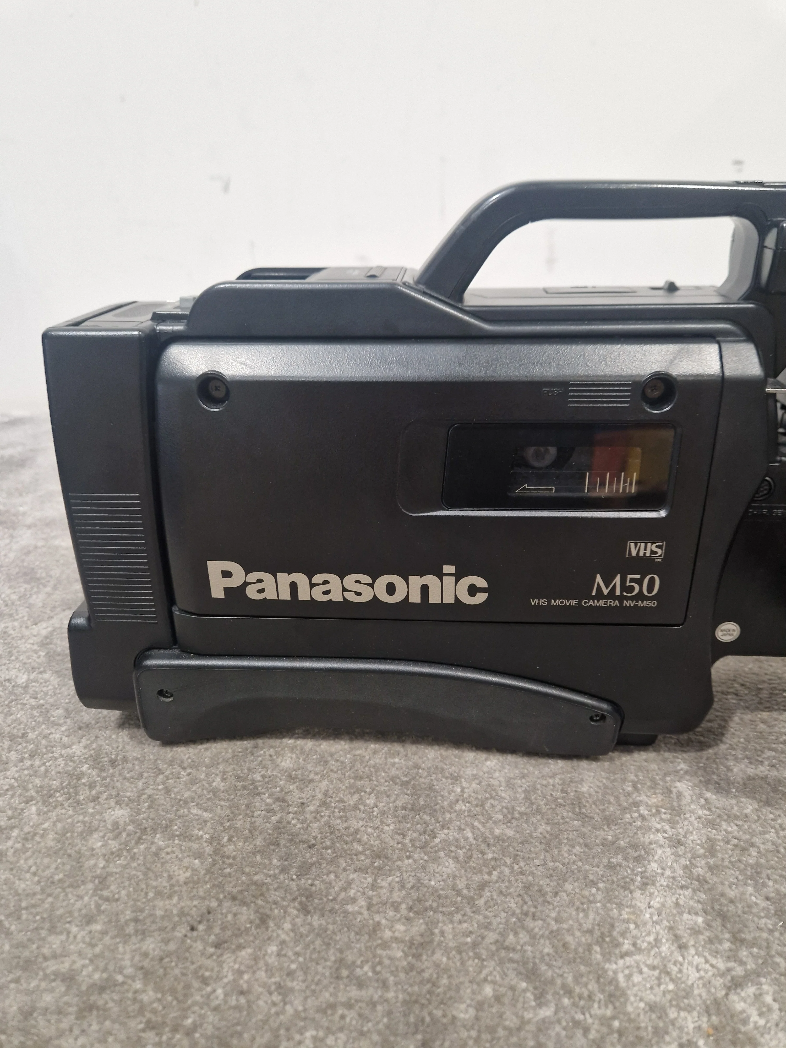 Panasonic NV-M50 - Compact VHS-C Camcorder - Spares or Repair w/ Hard Case & Panasonic AC adapter VW-AM10 - Image 6
