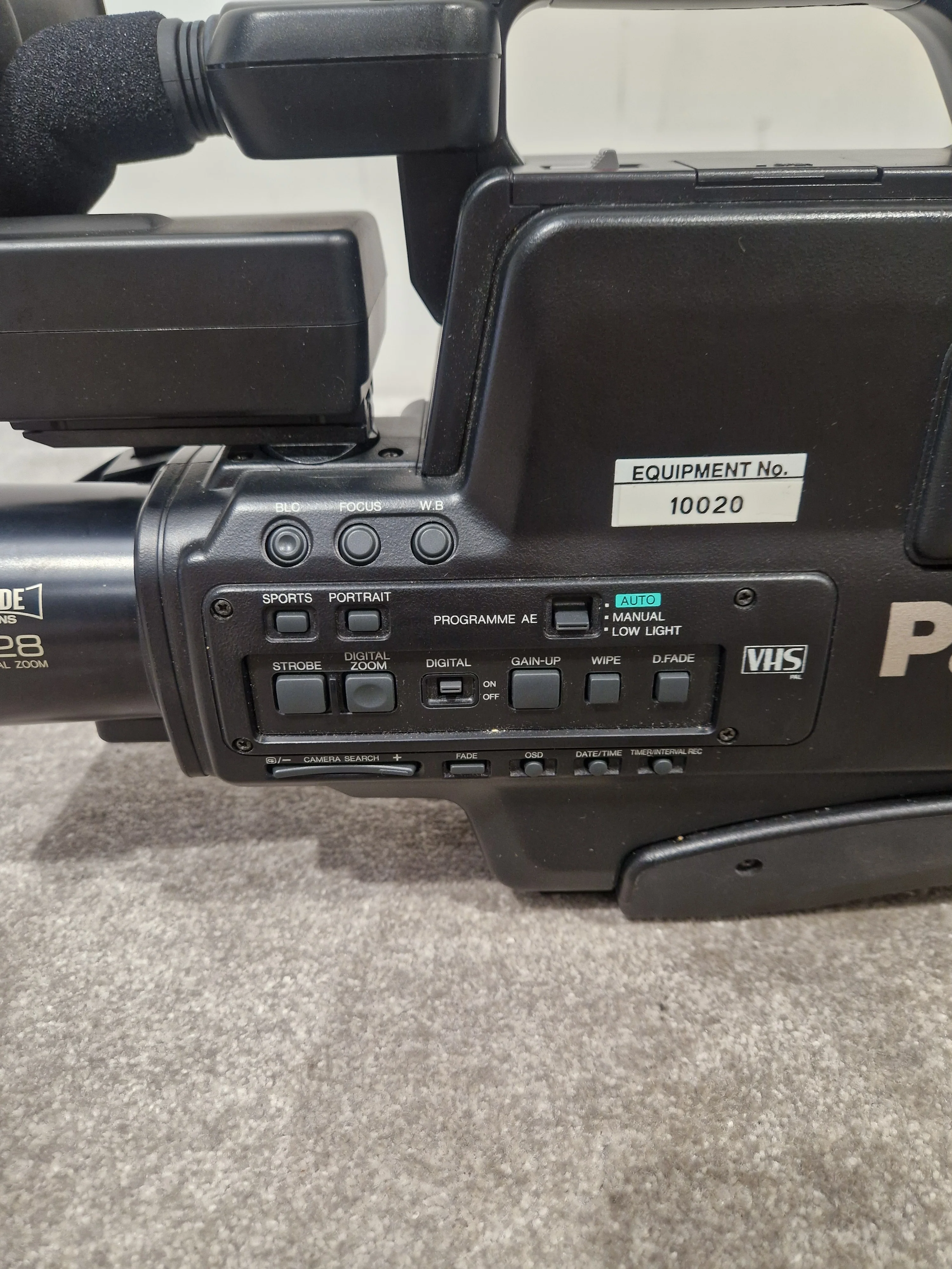 Panasonic NV-M50 - Professional Video Camera, 3-CCD Technology - Very Good w/ Power Supply & Hard Case & Camera Accessories & Adapter - Image 11
