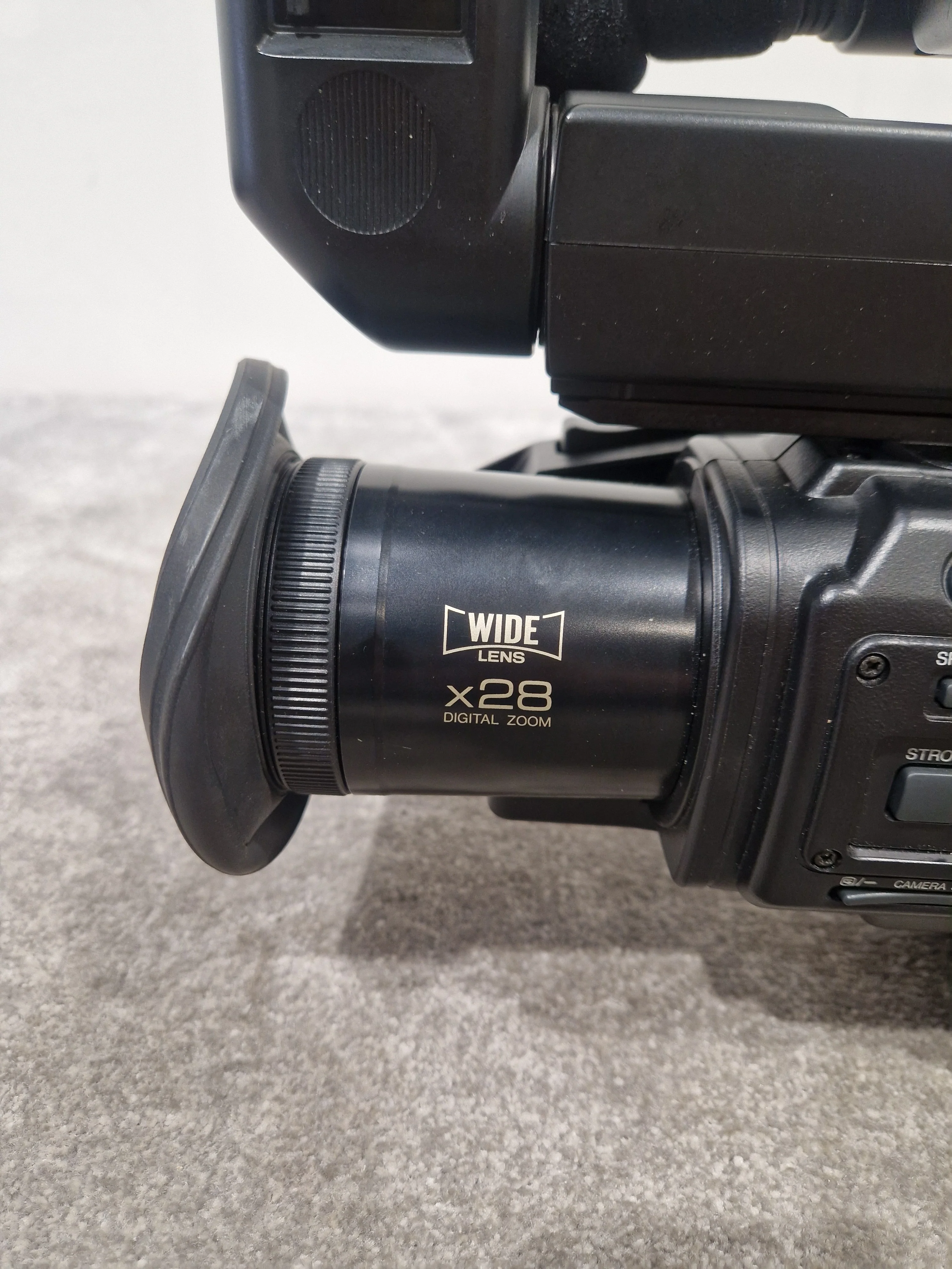 Panasonic NV-M50 - Professional Video Camera, 3-CCD Technology - Very Good w/ Power Supply & Hard Case & Camera Accessories & Adapter - Image 13