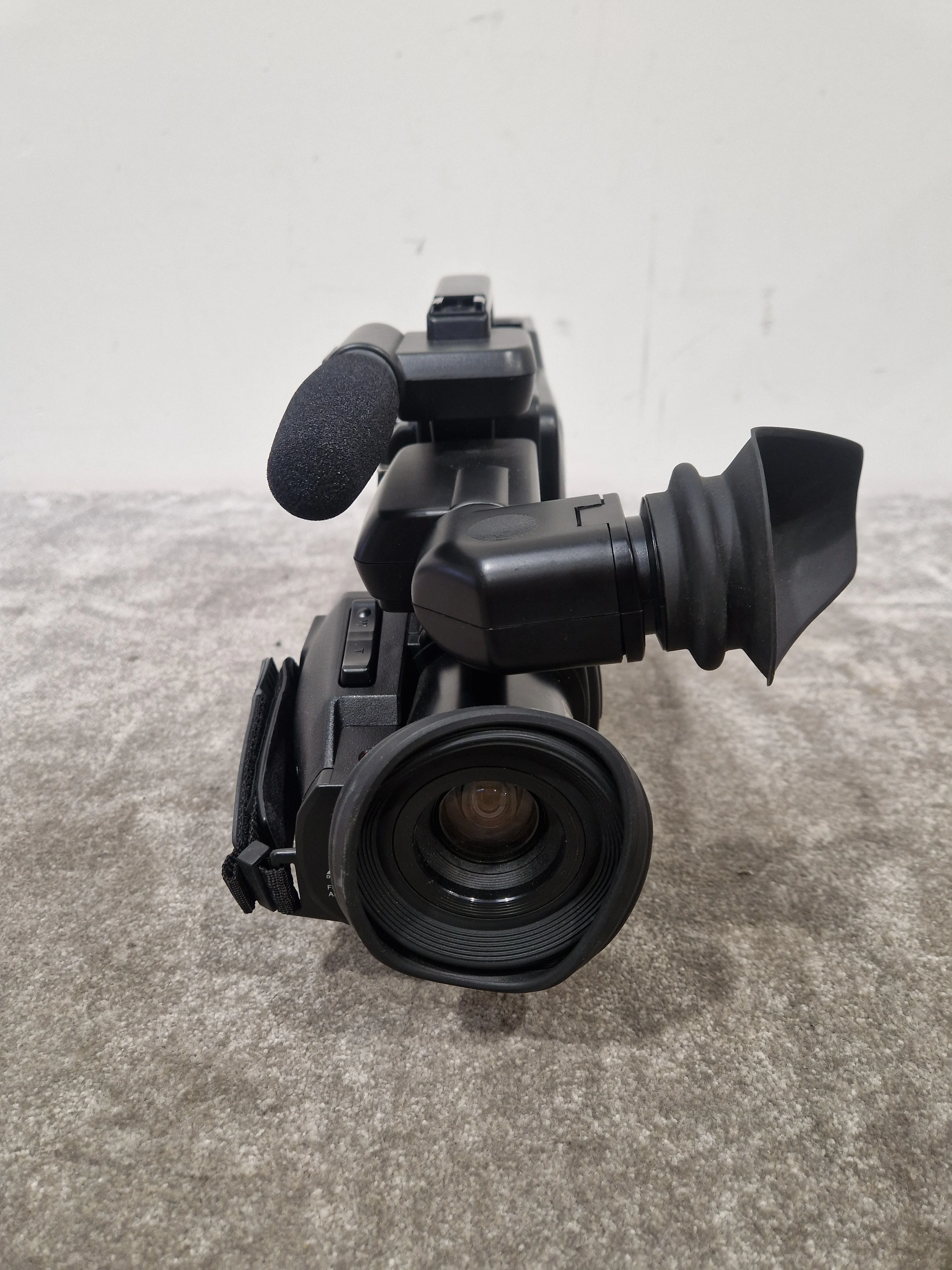 Panasonic NV-M50 - Professional Video Camera, 3-CCD Technology - Very Good w/ Power Supply & Hard Case & Camera Accessories & Adapter - Image 14