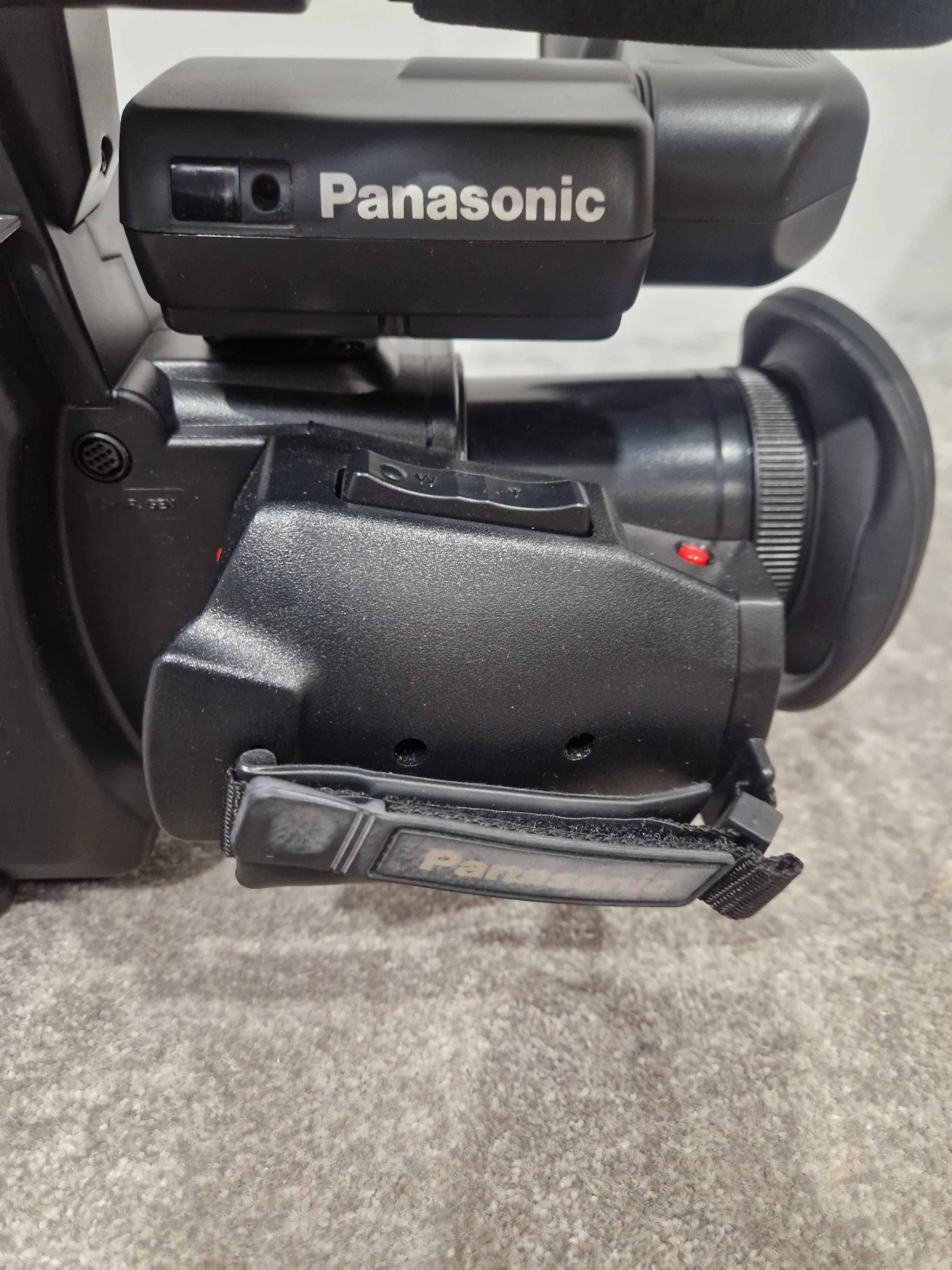 Panasonic NV-M50 - Professional Video Camera, 3-CCD Technology - Very Good w/ Power Supply & Hard Case & Camera Accessories & Adapter - Image 16
