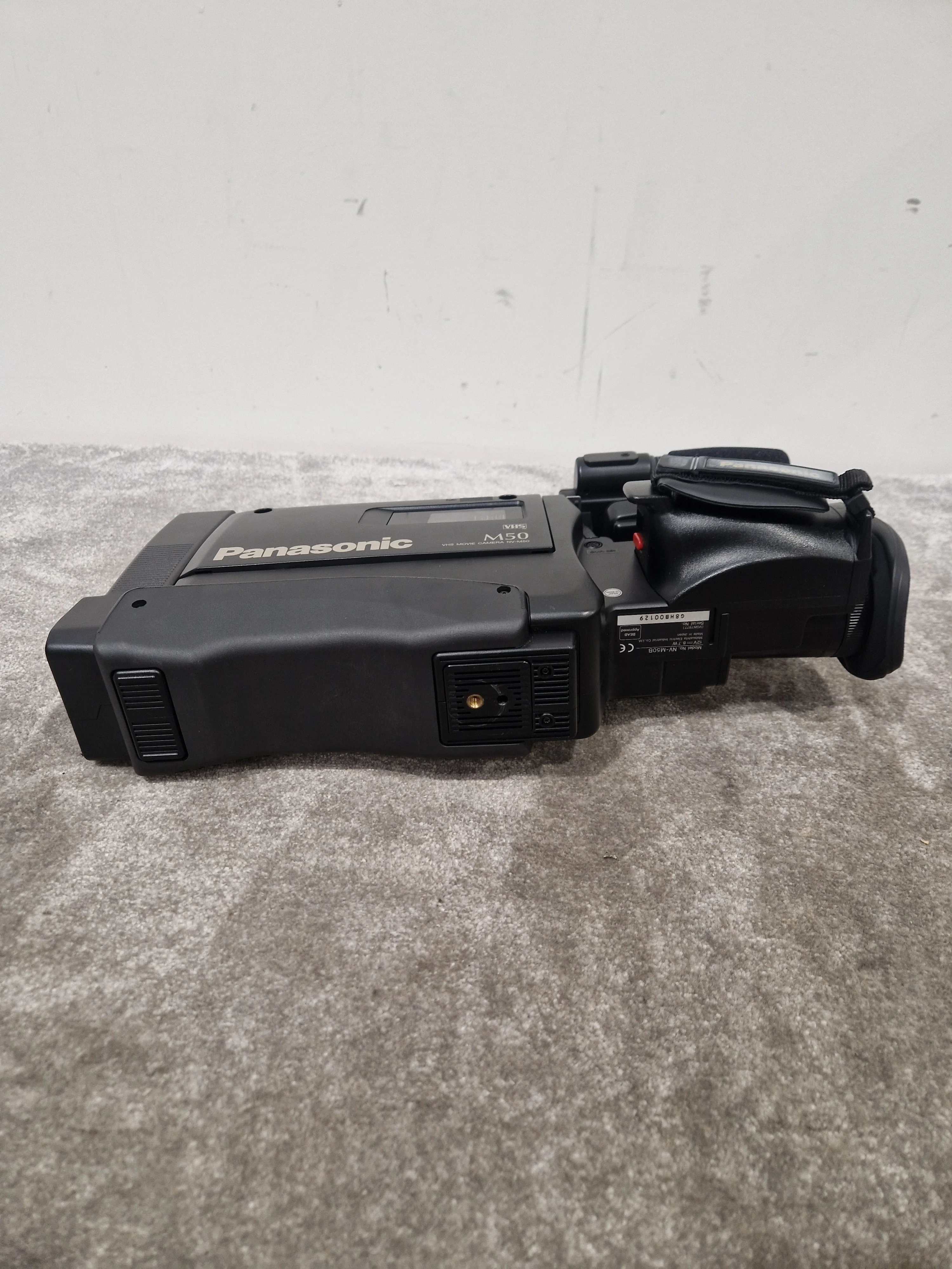 Panasonic NV-M50 - Professional Video Camera, 3-CCD Technology - Very Good w/ Power Supply & Hard Case & Camera Accessories & Adapter - Image 17