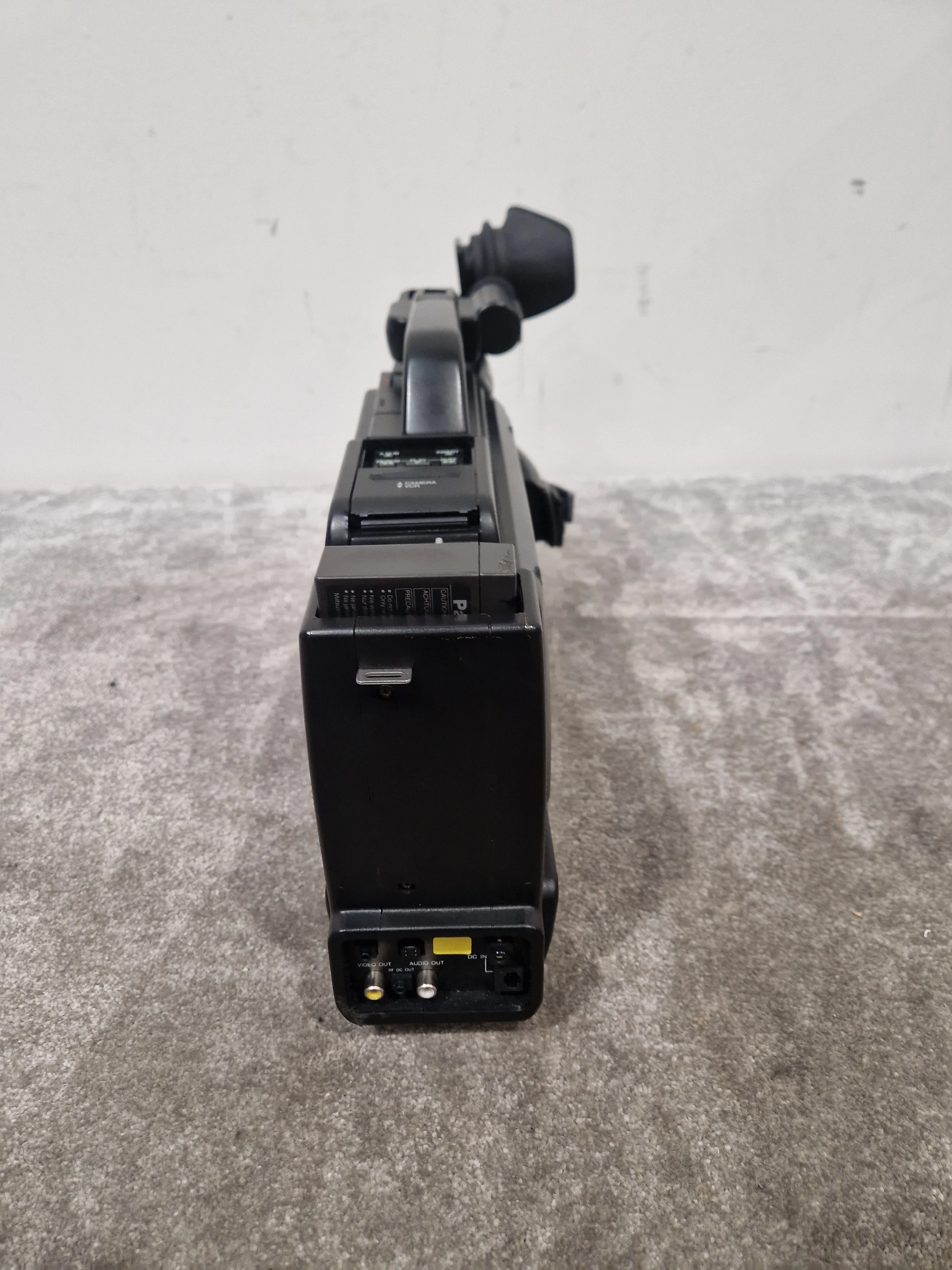 Panasonic NV-M50 - Professional Video Camera, 3-CCD Technology - Very Good w/ Power Supply & Hard Case & Camera Accessories & Adapter - Image 7
