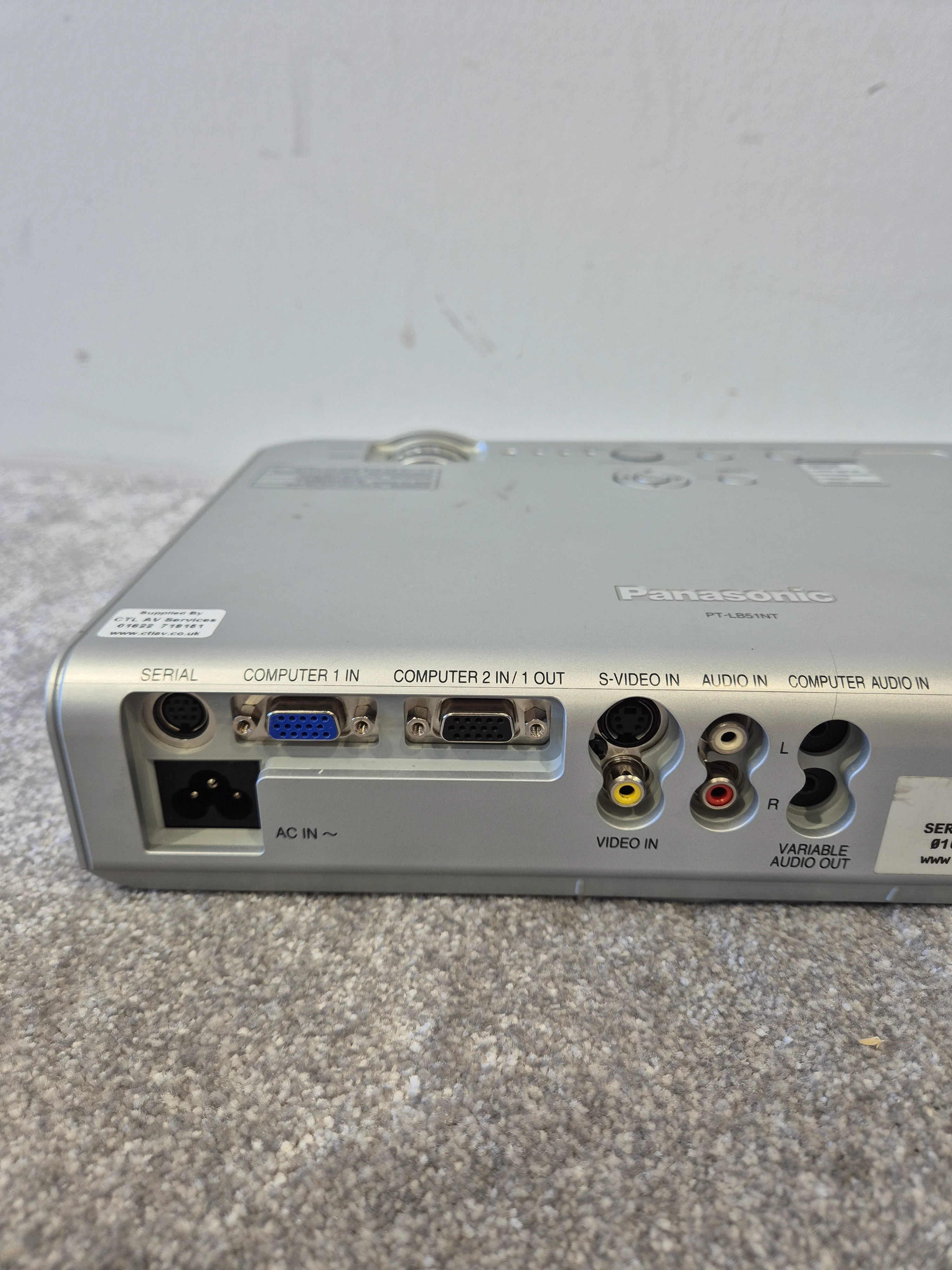 Panasonic PT-LB51NT - Projector - Very Good Condition w/ Soft Case & Remote - Image 2
