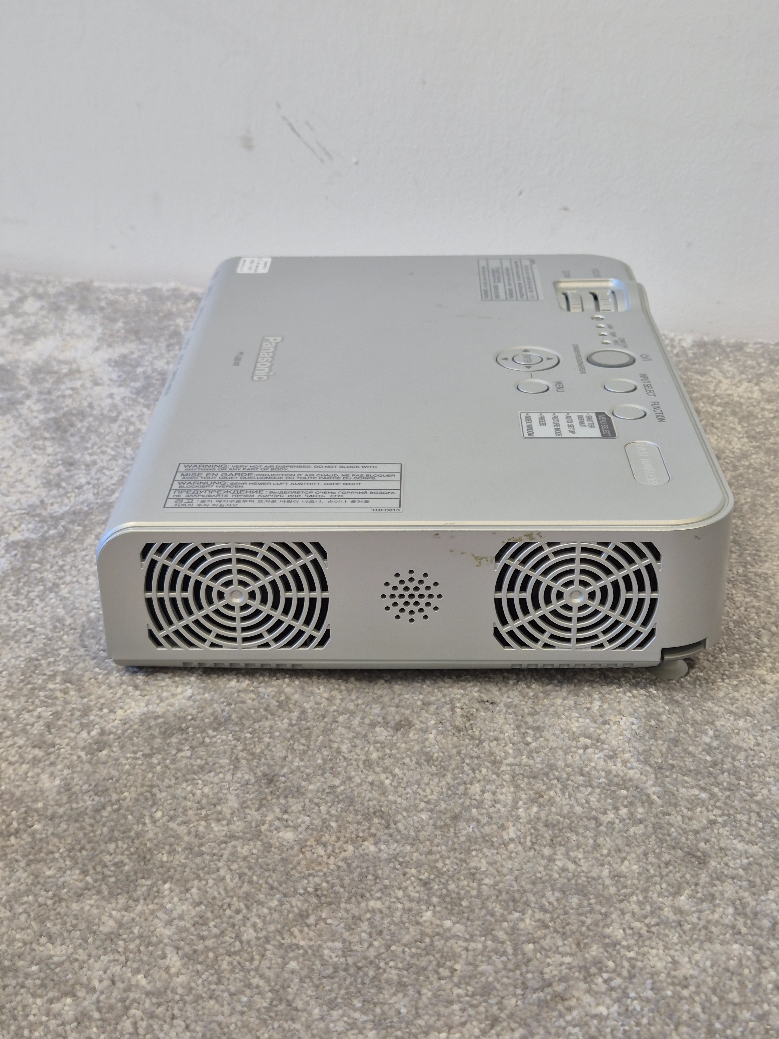 Panasonic PT-LB51NT - Projector - Very Good Condition w/ Soft Case & Remote - Image 9