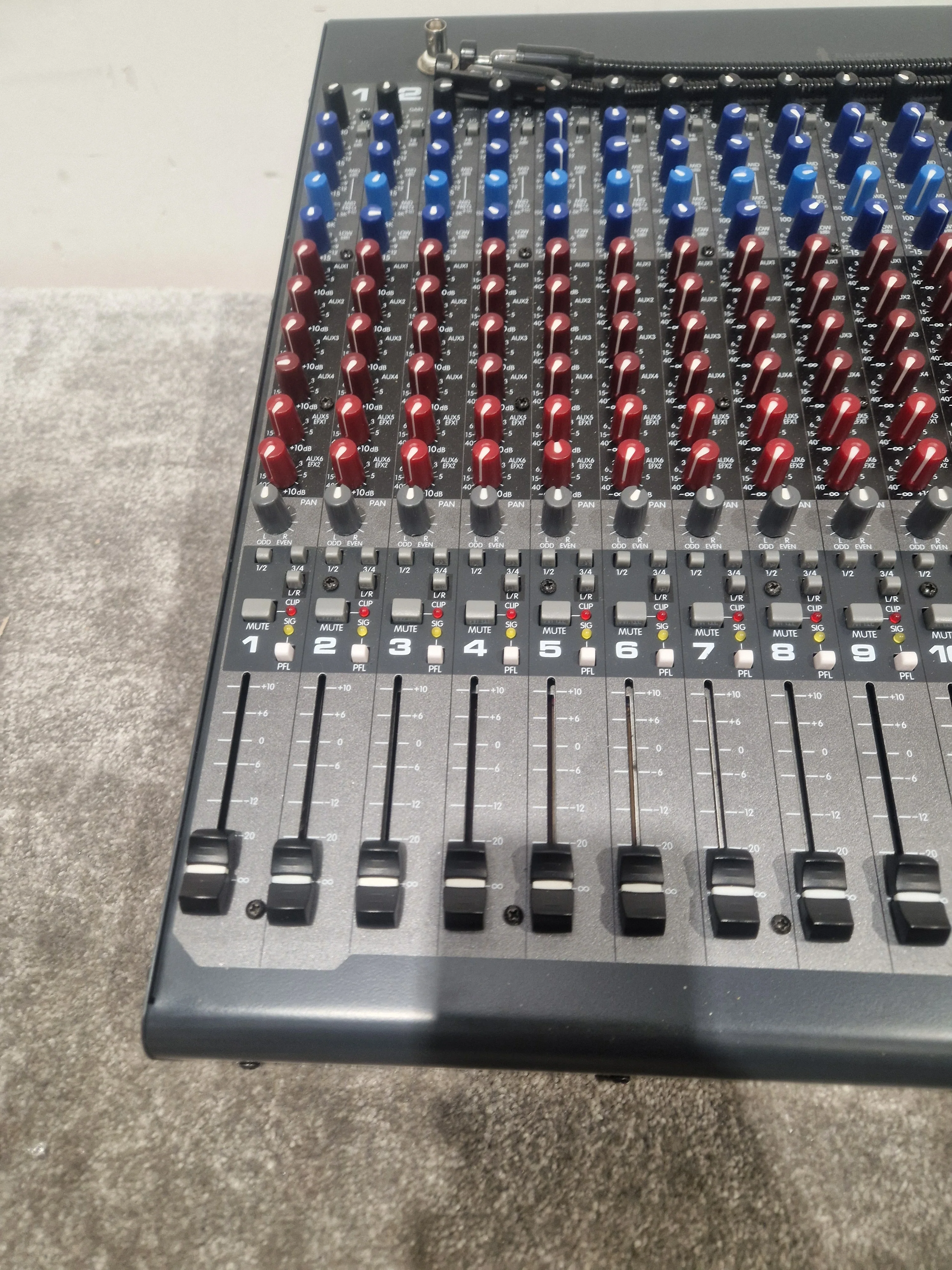 Peavey 24FX - 24-Channel Mixer - Fair - Image 11