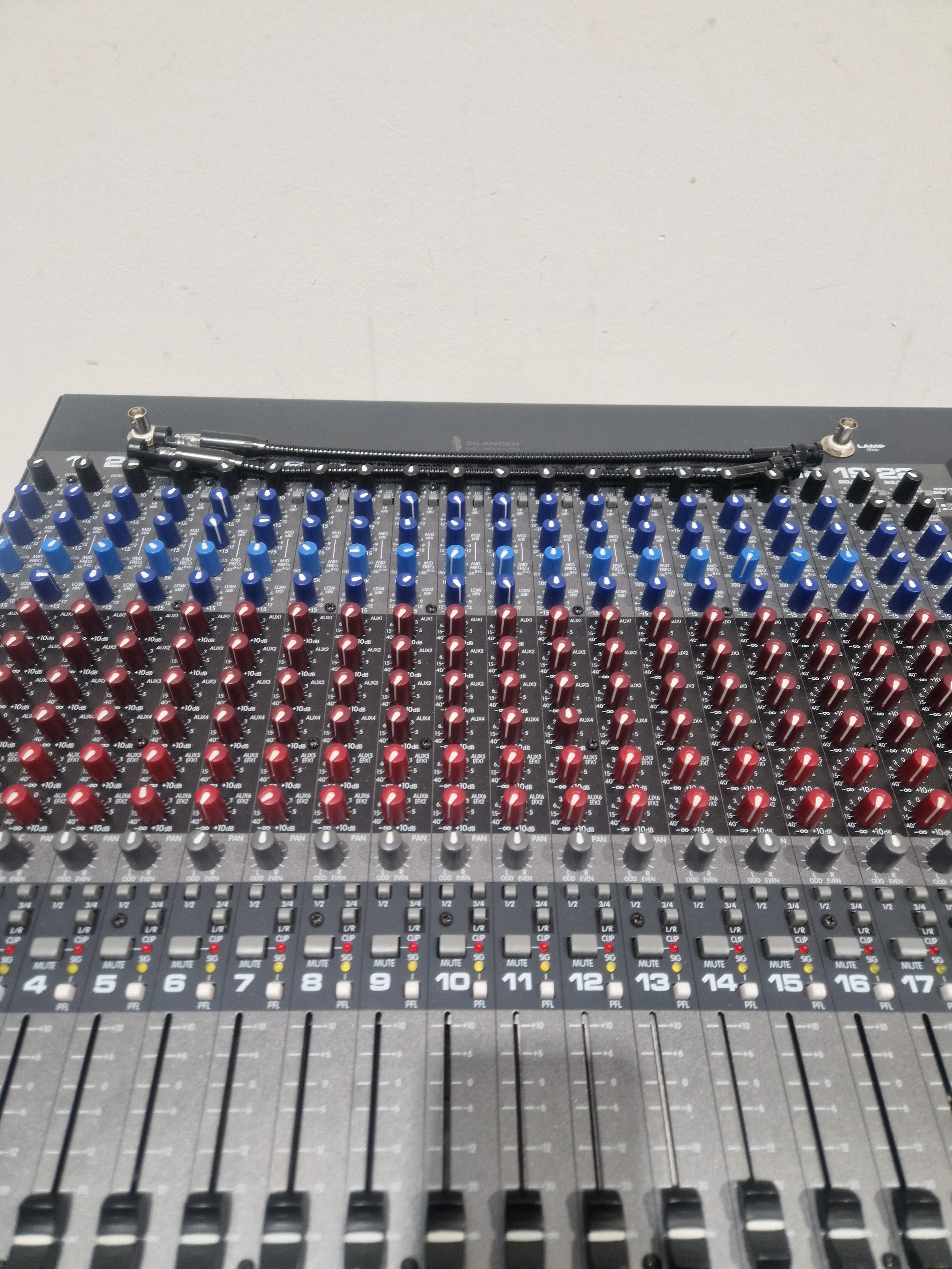 Peavey 24FX - 24-Channel Mixer - Fair - Image 12
