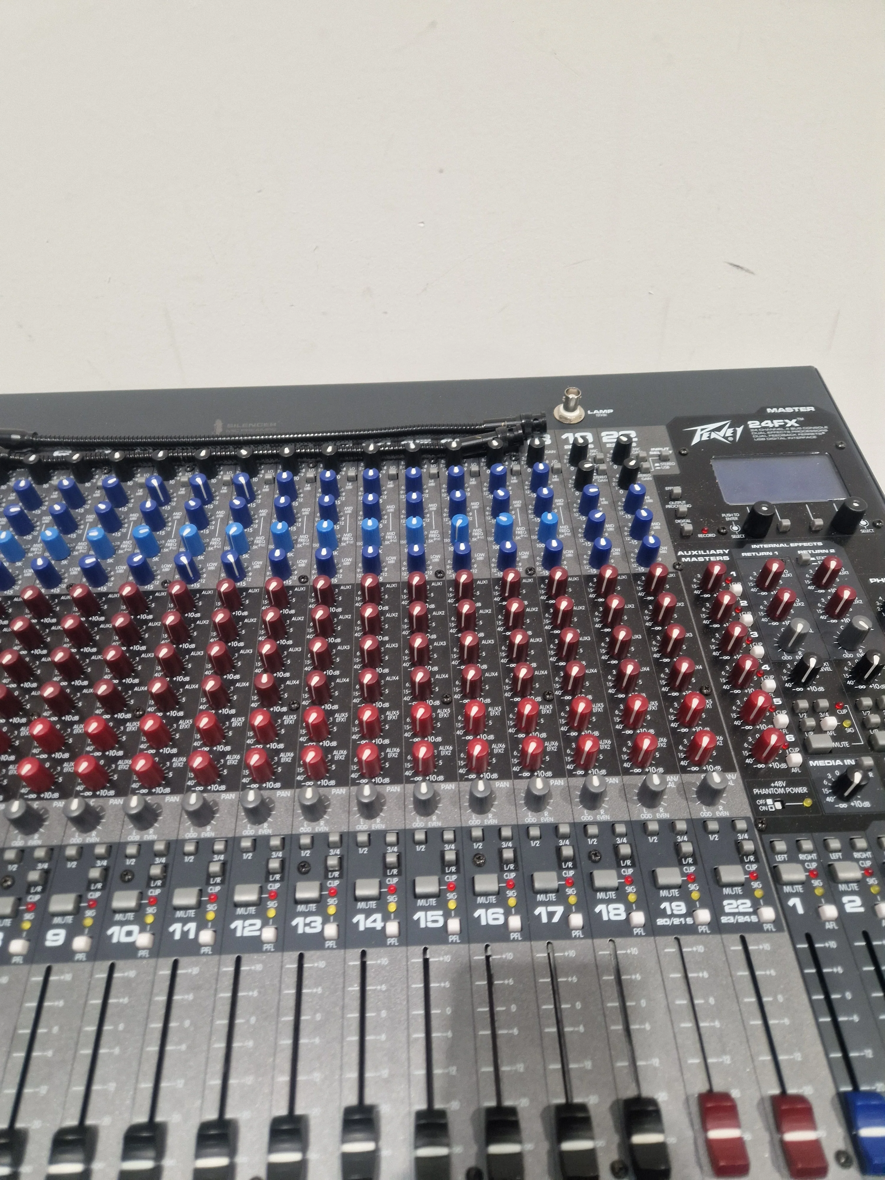Peavey 24FX - 24-Channel Mixer - Fair - Image 13