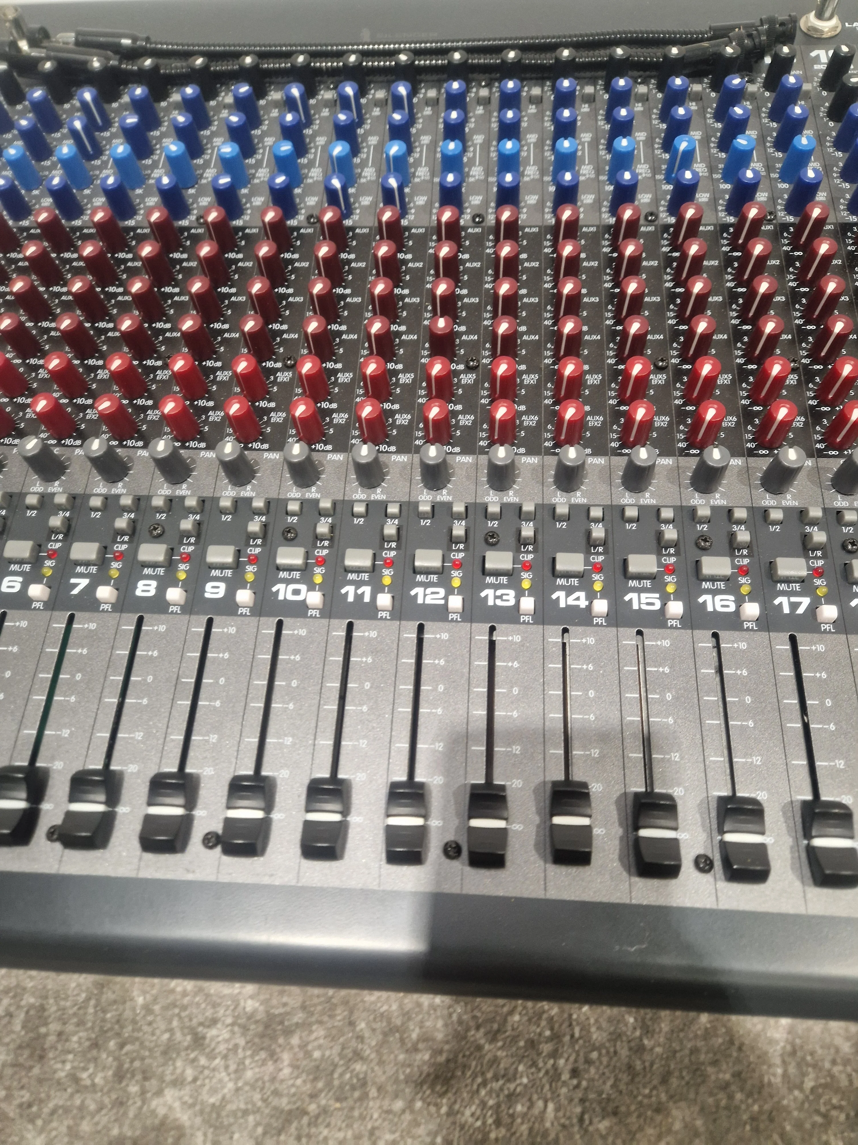 Peavey 24FX - 24-Channel Mixer - Fair - Image 9