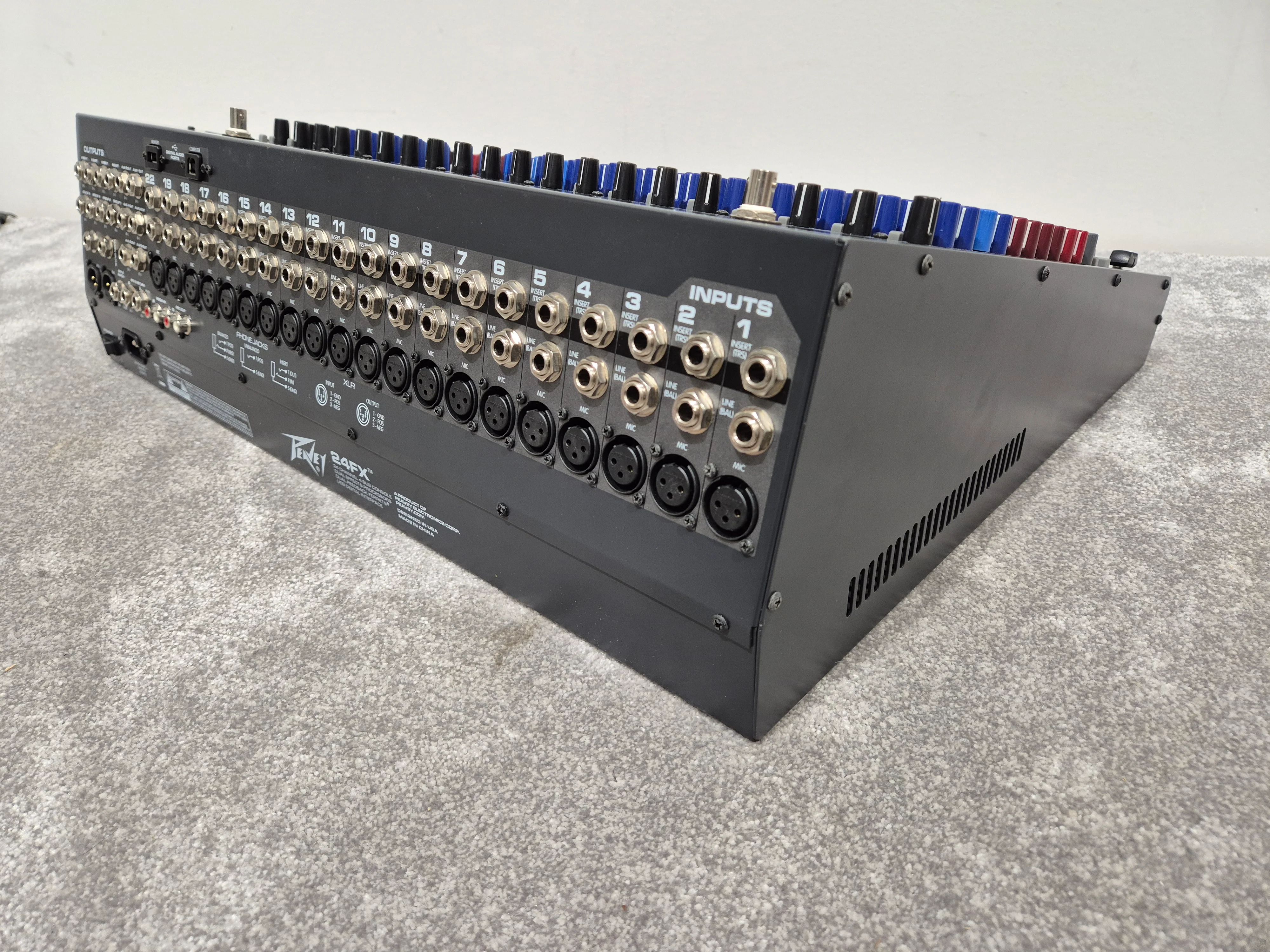 Peavey 24FX - 24-Channel Mixer with Dual DSP Engines w/ Flight Case - Image 12