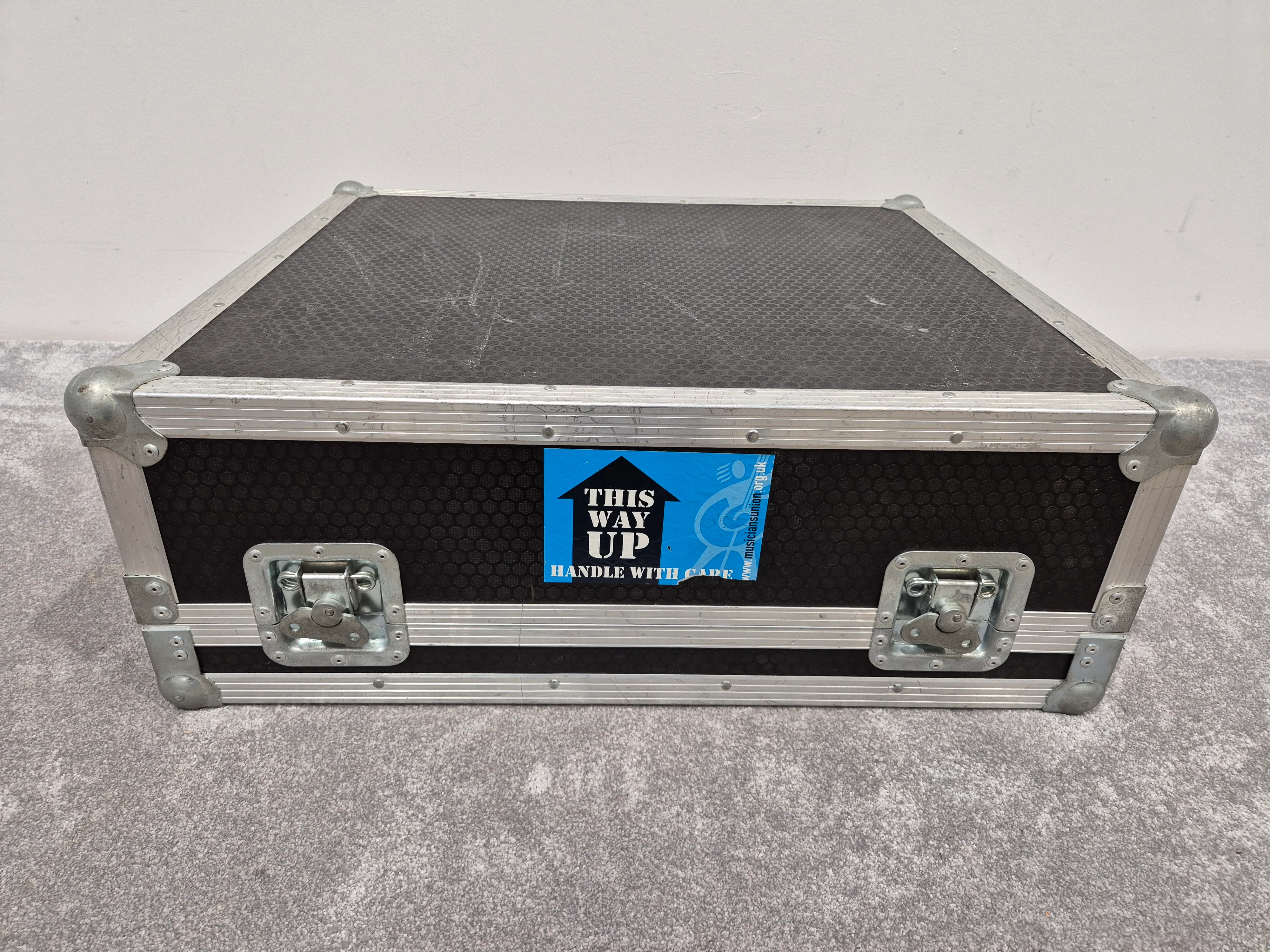 Peavey 24FX - 24-Channel Mixer with Dual DSP Engines w/ Flight Case - Image 19