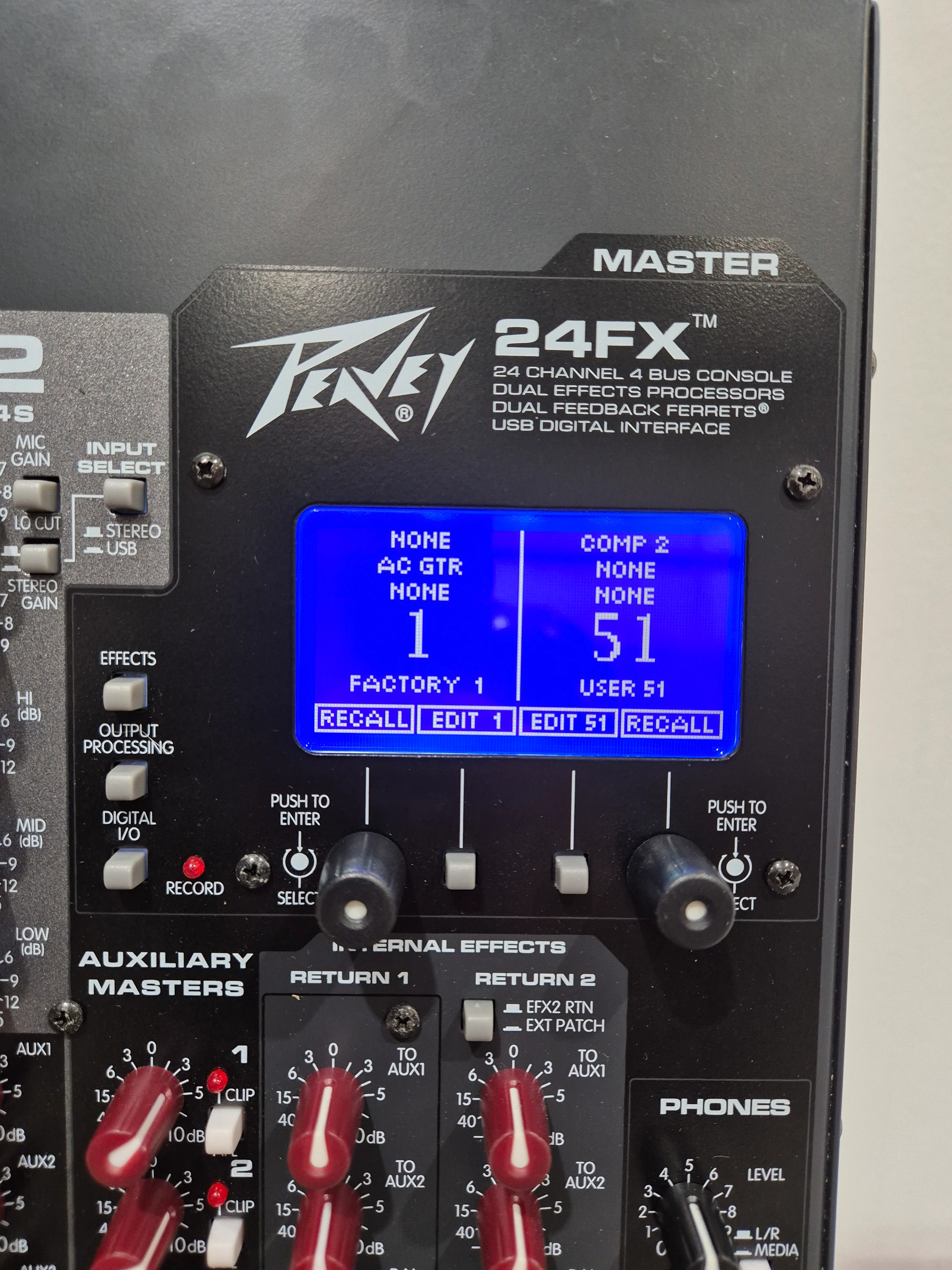 Peavey 24FX - 24-Channel Mixer with Dual DSP Engines w/ Flight Case - Image 2