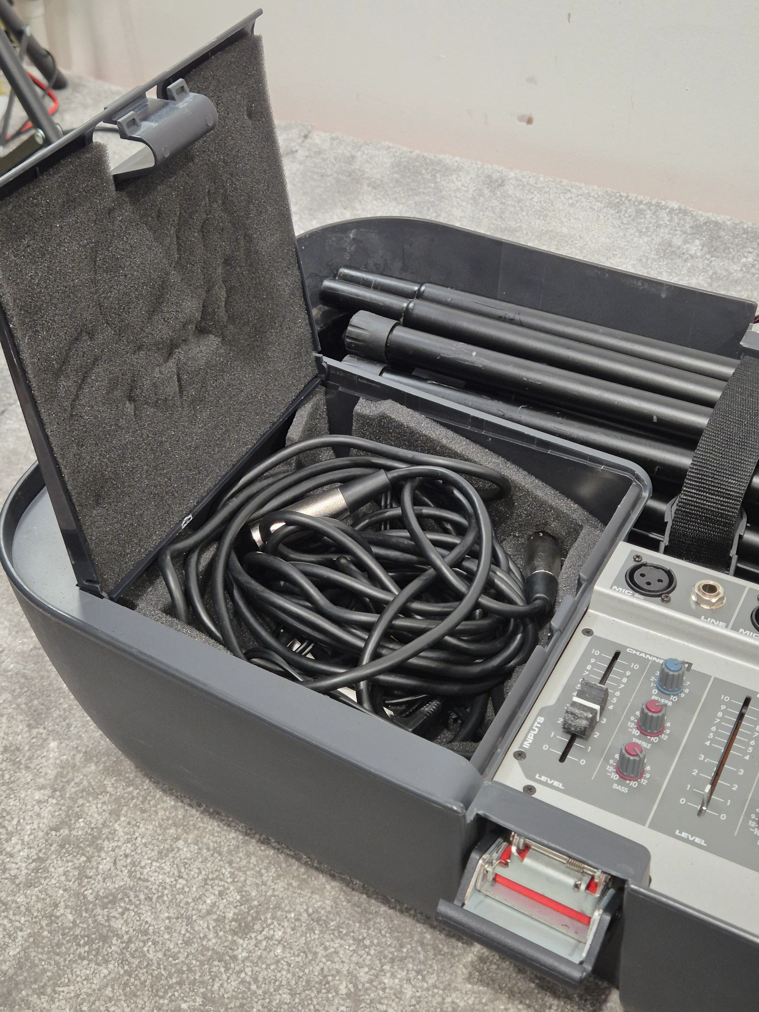 Peavey Escort - 150-watts Portable PA System - Fair w/ Power Supply - Image 10
