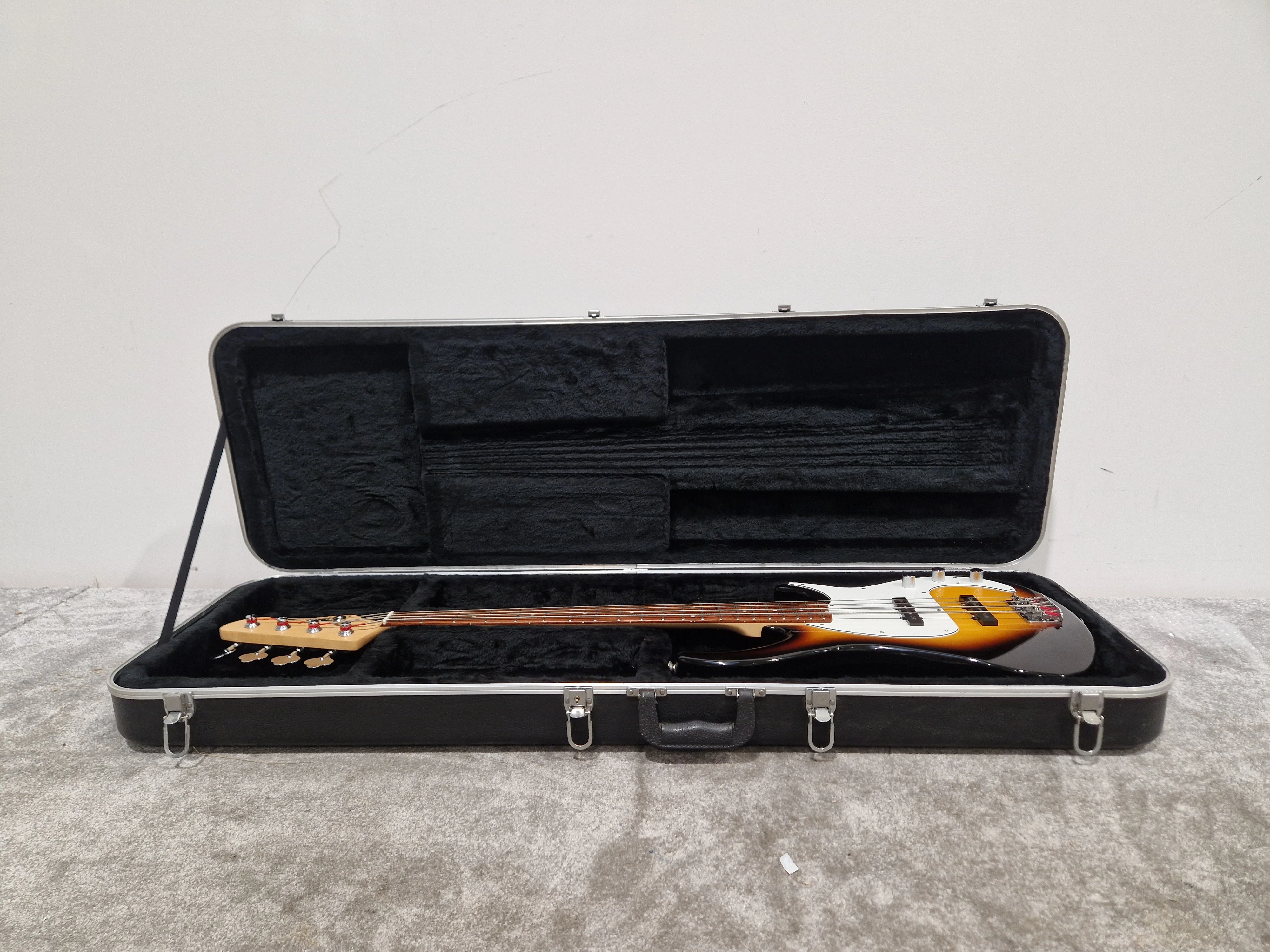 Peavey Milestone 3 Made IN Vietnam - Versatile Bass Guitar - Excellent w/ Hard Case & Full set up - Image 15