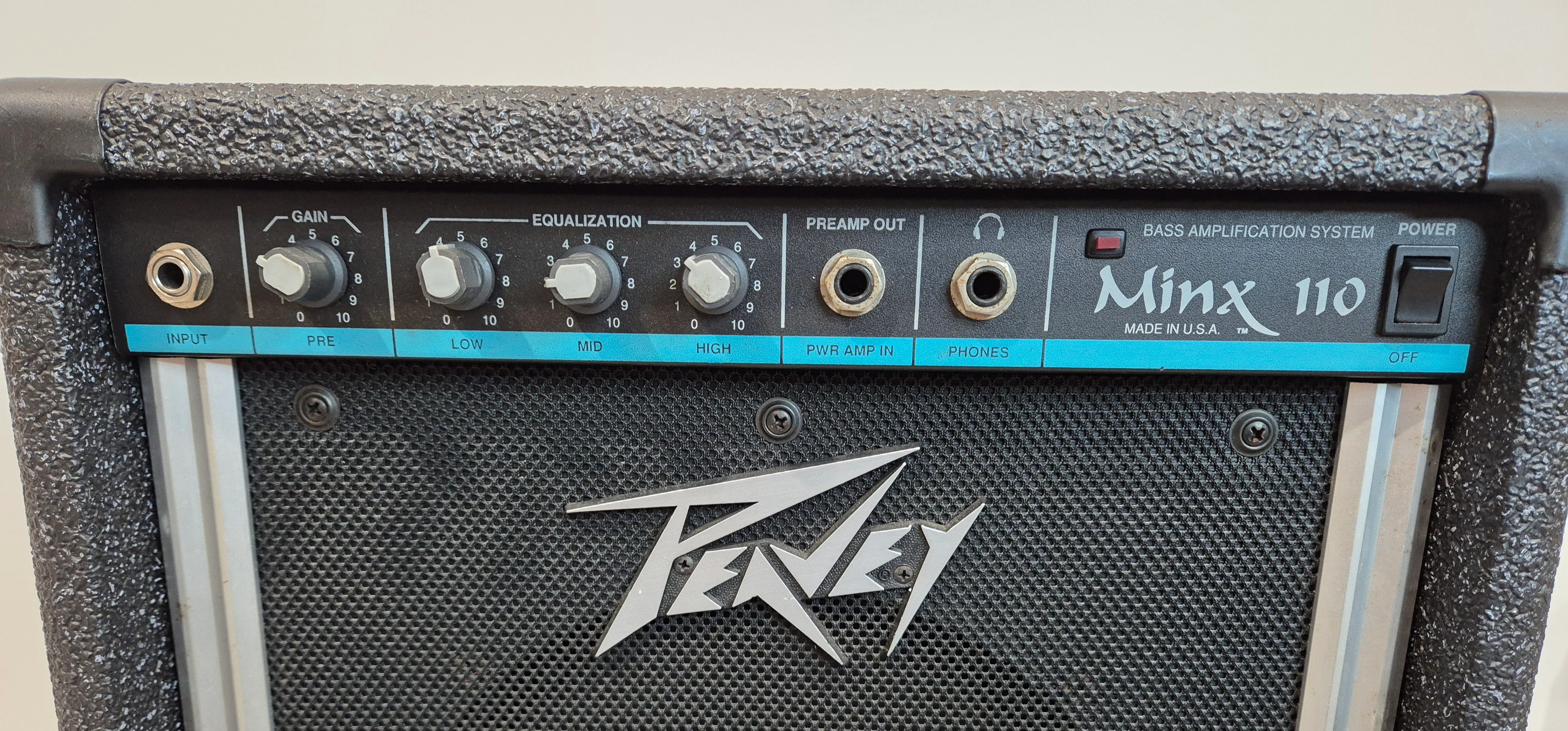 Peavey Minx 110 - 35 watt Bass Combo Amplifier - Black - Image 2