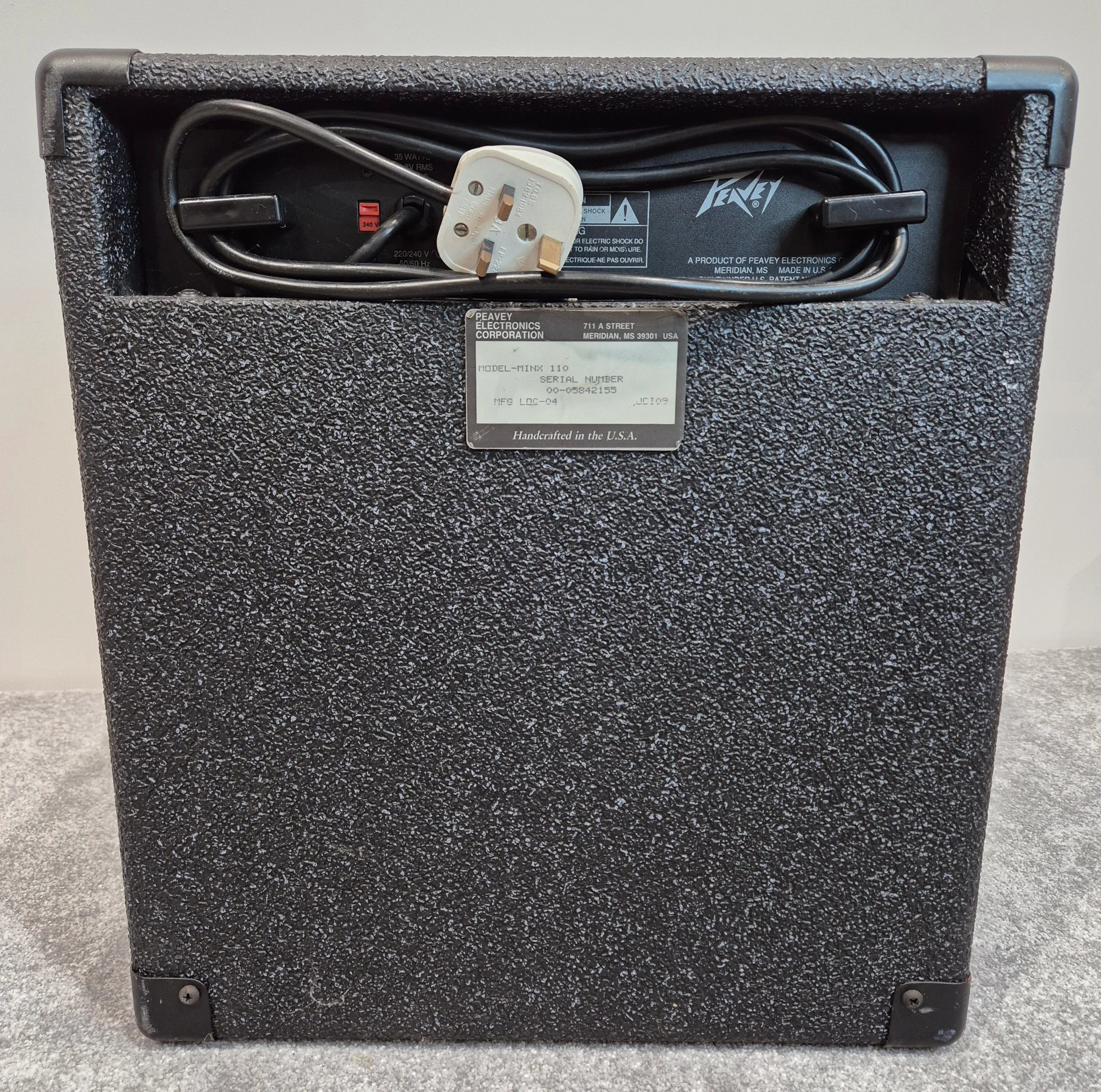 Peavey Minx 110 - 35 watt Bass Combo Amplifier - Black - Image 4