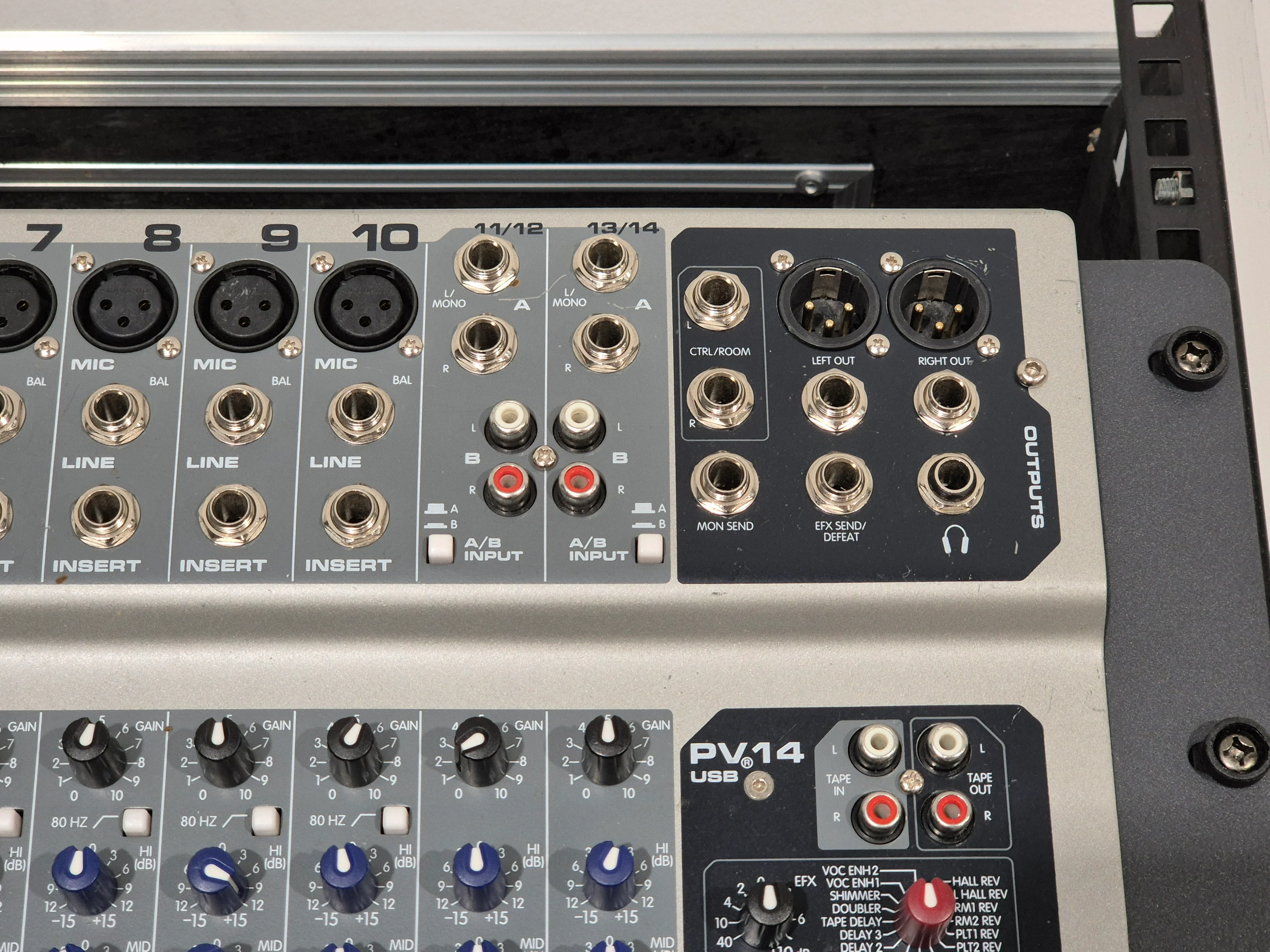 Peavey PV 14 USB - Versatile 14-Channel Mixer w/ Flight Case - Image 6
