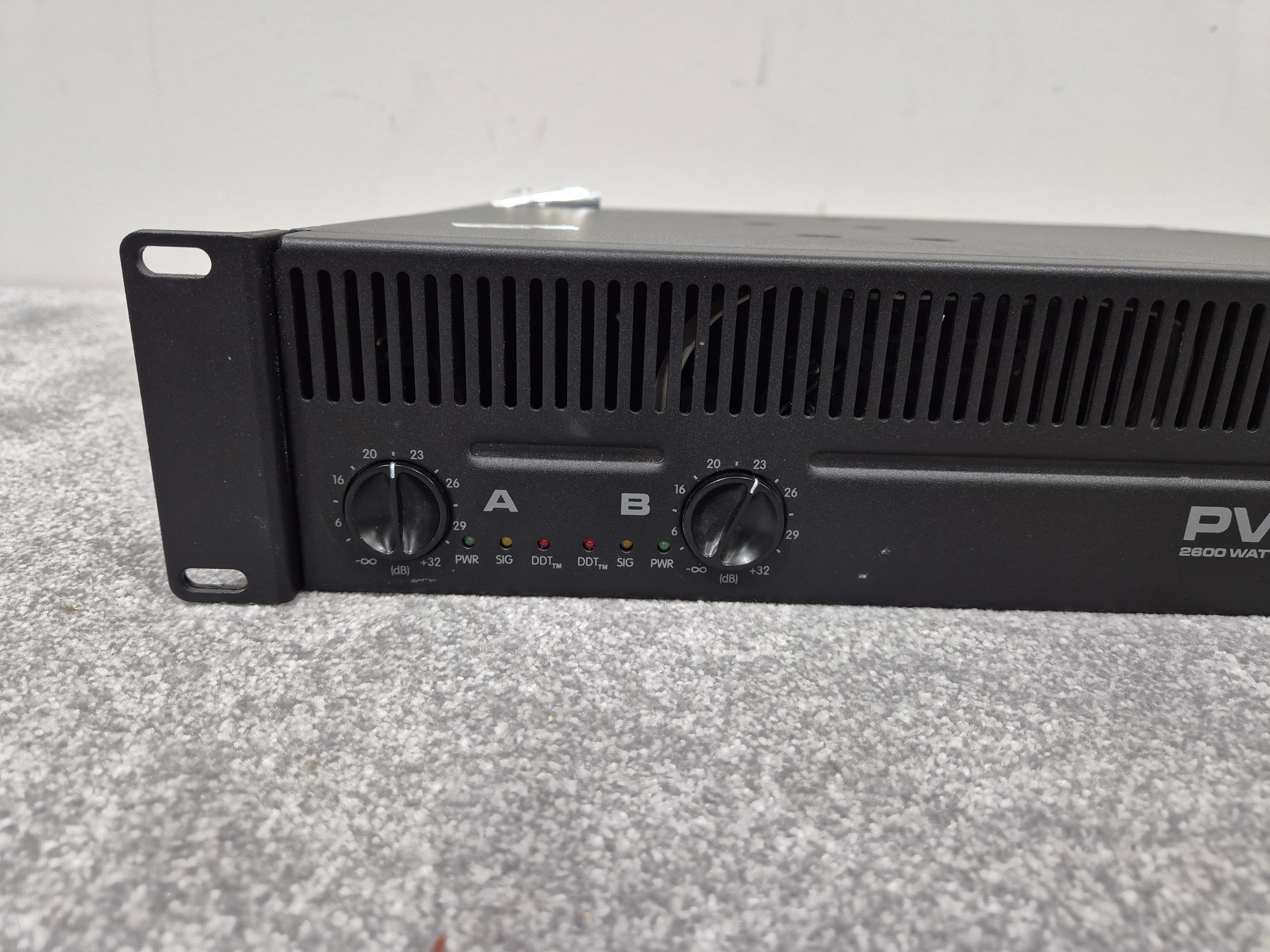 Peavey PV 2600 - Powerful 2-Channel Power Amplifier - Image 3