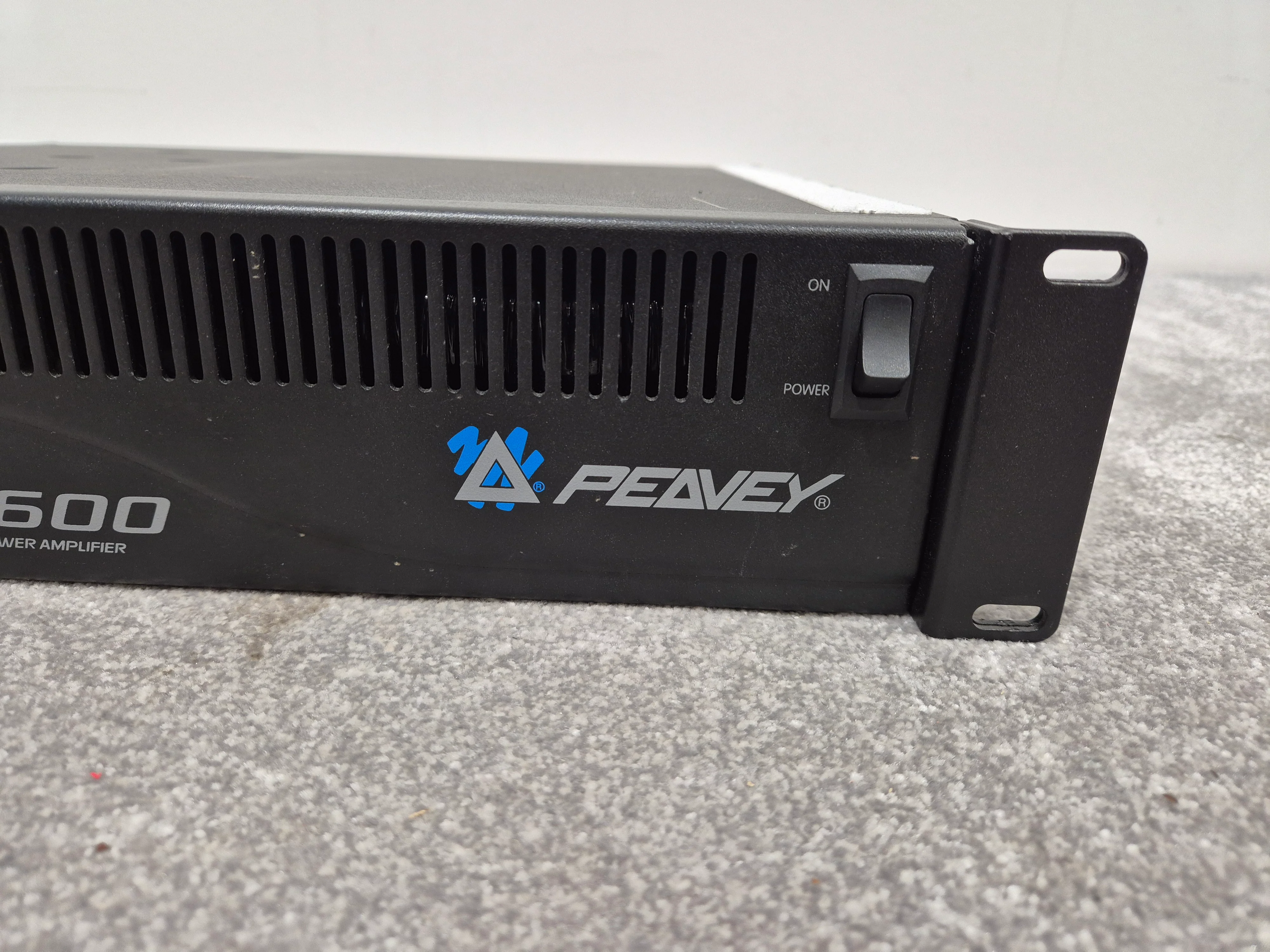Peavey PV 2600 - Powerful 2-Channel Power Amplifier w/ Manual - Image 2