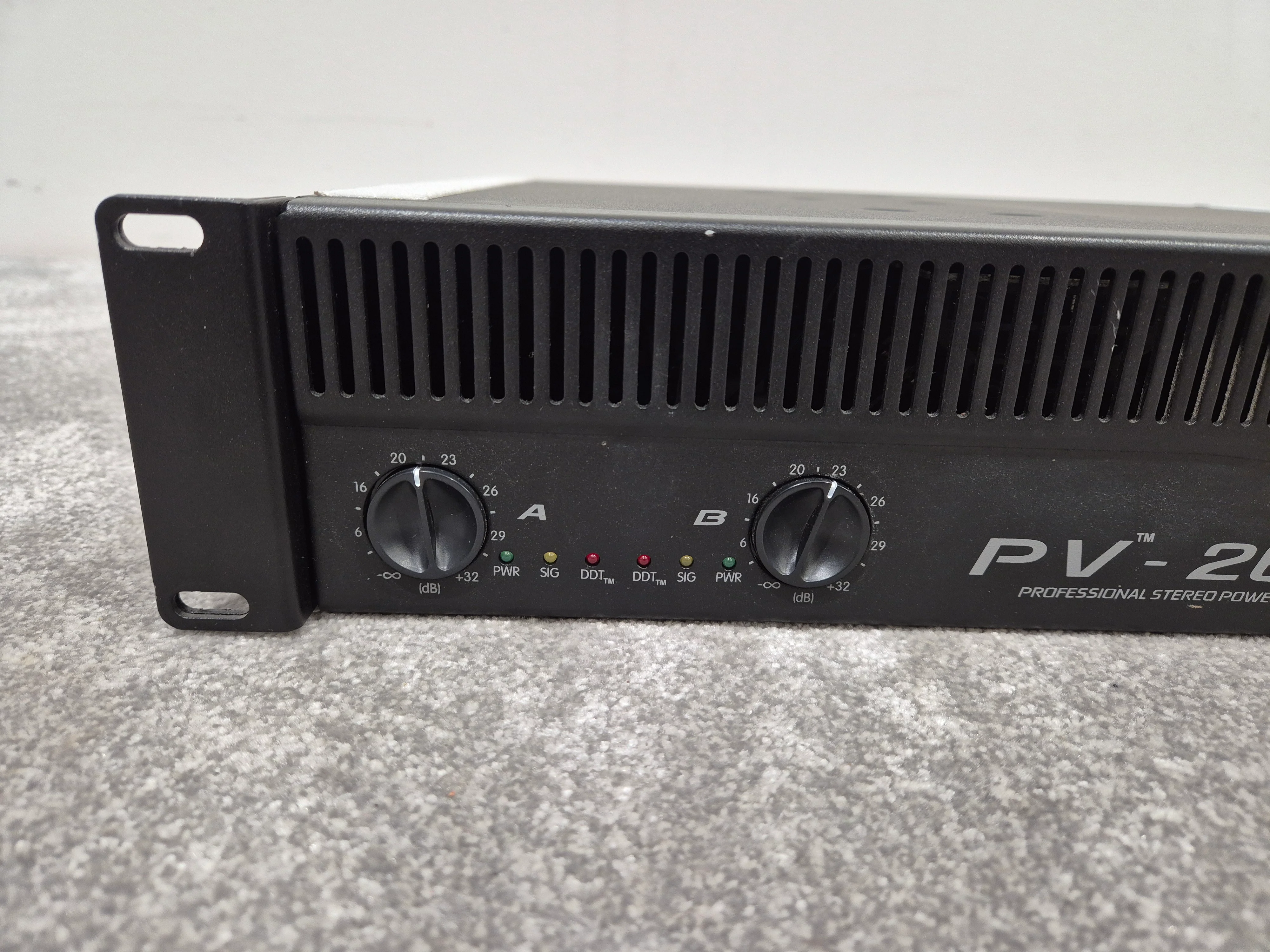 Peavey PV 2600 - Powerful 2-Channel Power Amplifier w/ Manual - Image 4
