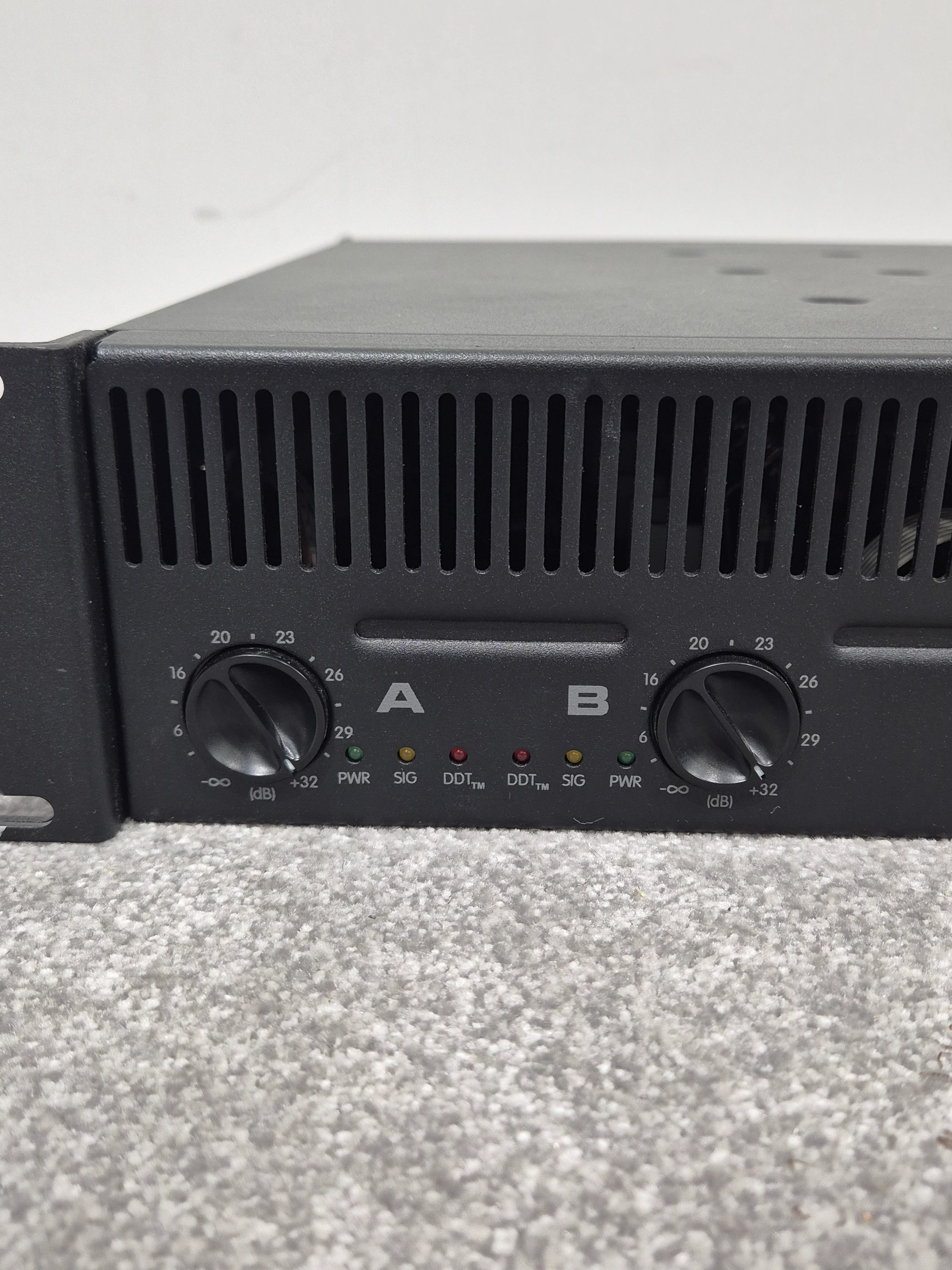 Peavey PV900 - Rackmount Stereo Power Amplifier (Spares or Repairs) - Image 2