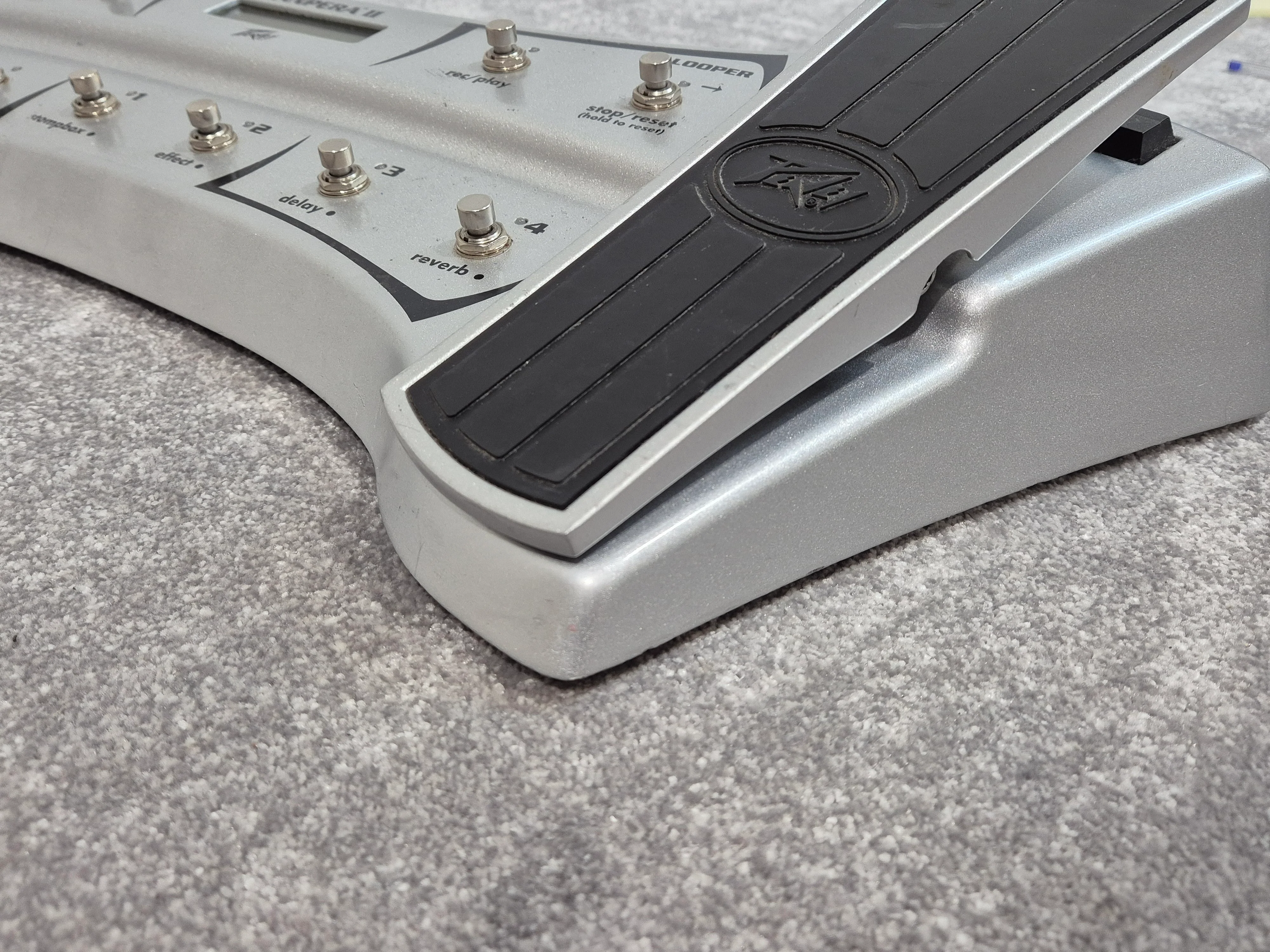 Peavey Sanpera 2 Vypyr  Footswitch - Foot Controller with 10 Footswitches and Dual Expression Pedals - Image 11