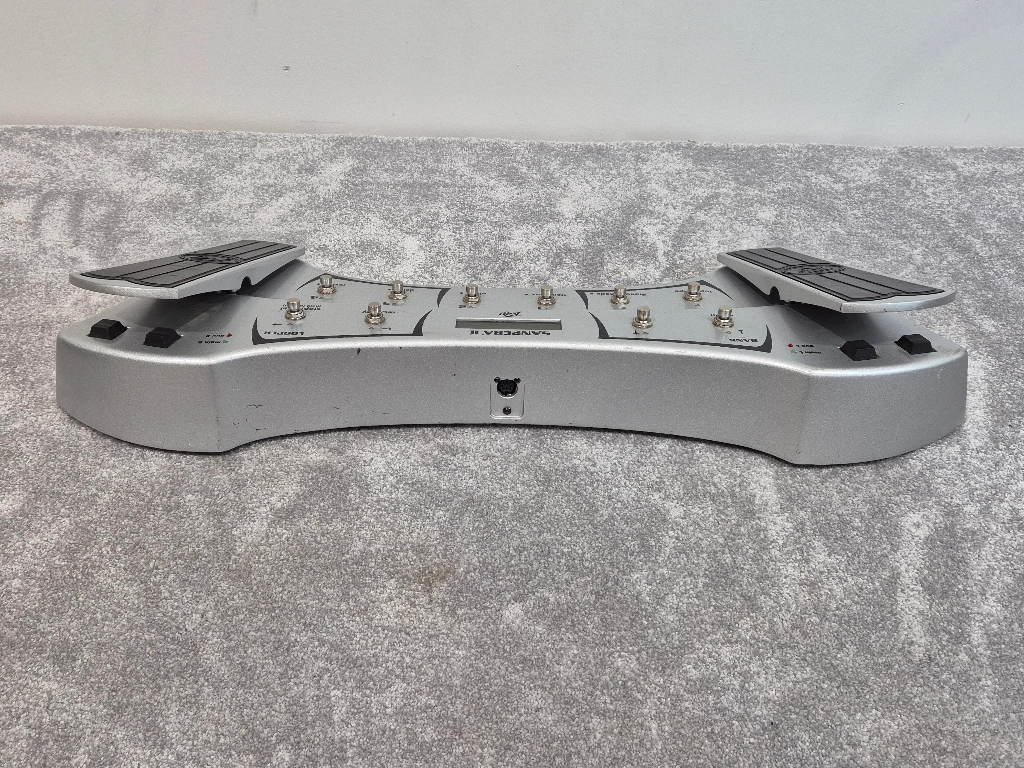 Peavey Sanpera 2 Vypyr  Footswitch - Foot Controller with 10 Footswitches and Dual Expression Pedals - Image 7