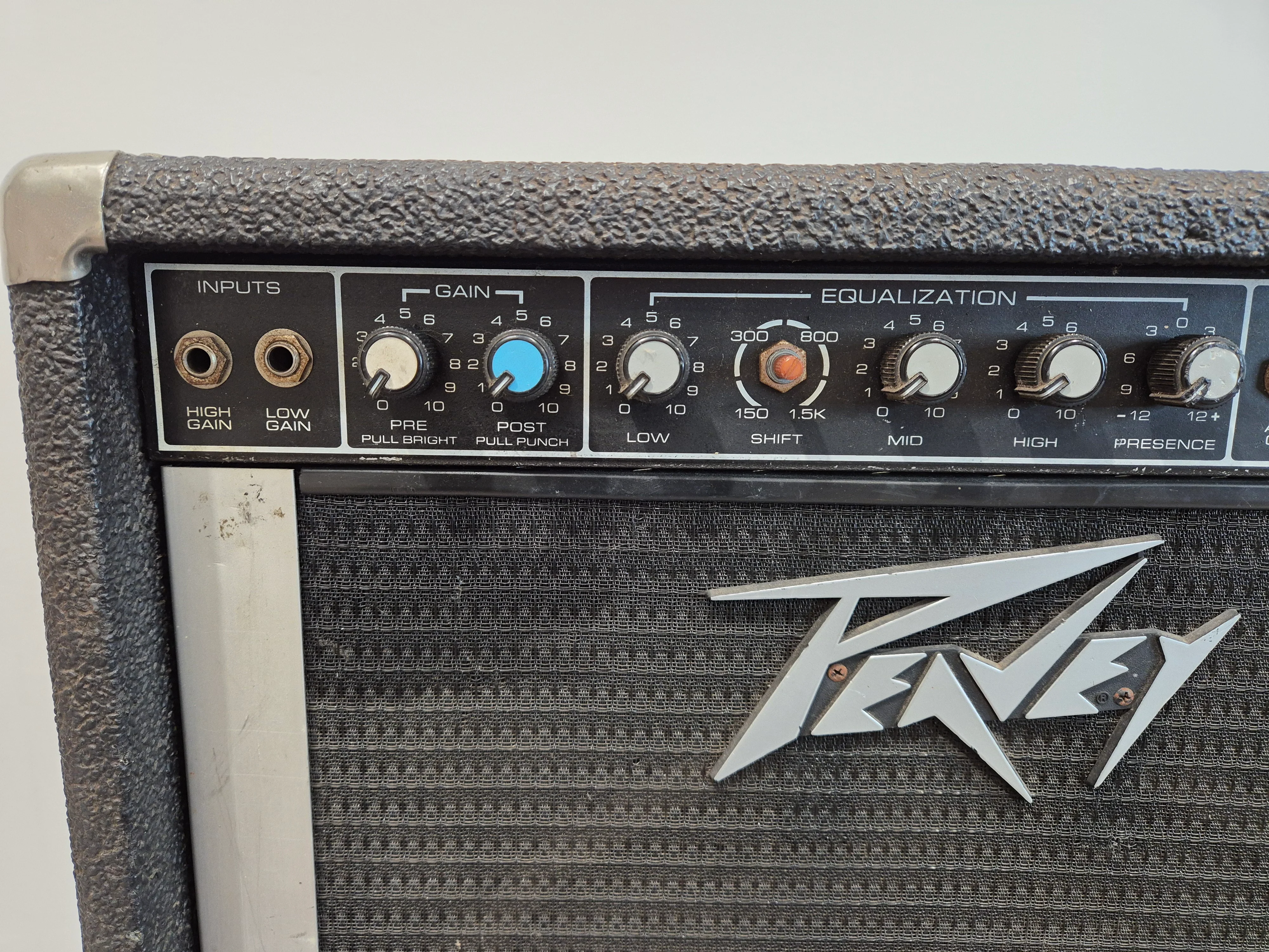 Peavey TKO 65 - Solid-State Bass 65 watts Combo Amplifier - Image 3