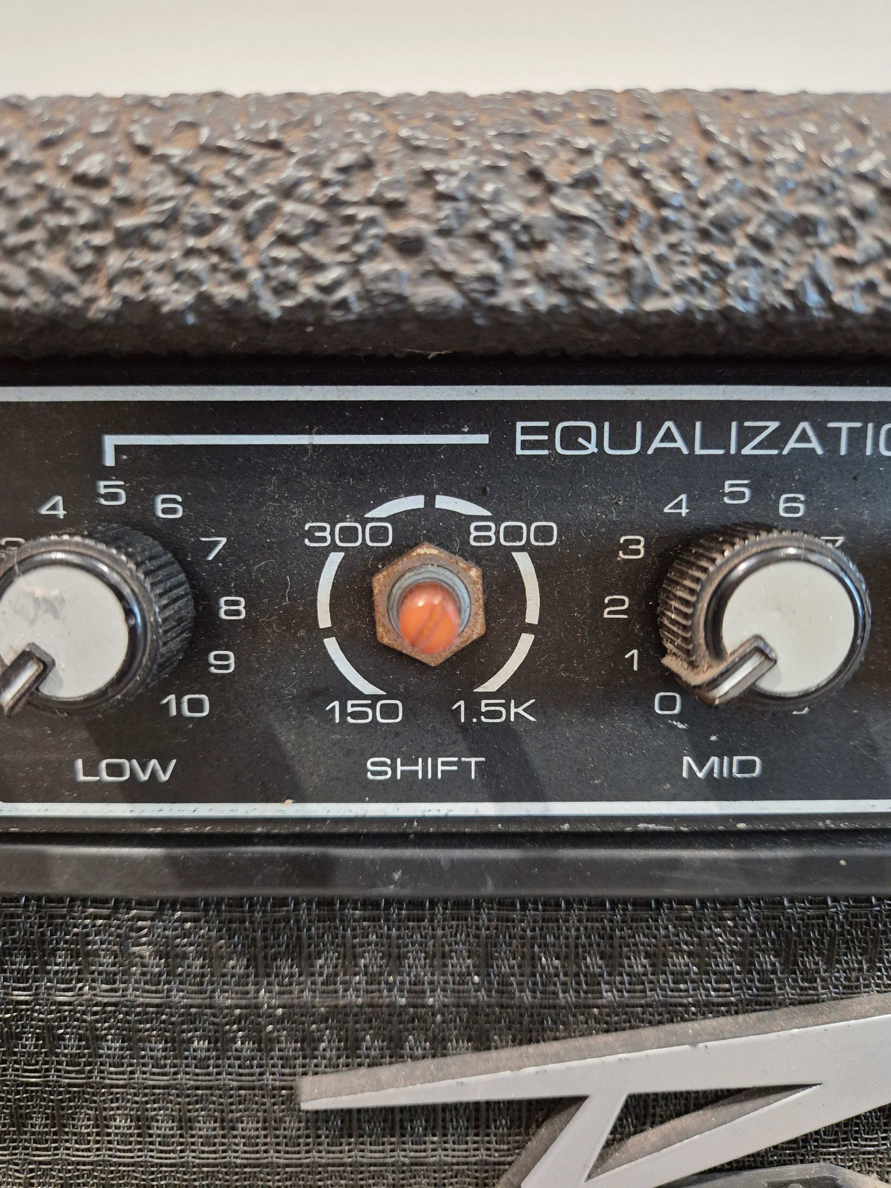 Peavey TKO 65 - Solid-State Bass 65 watts Combo Amplifier - Image 4