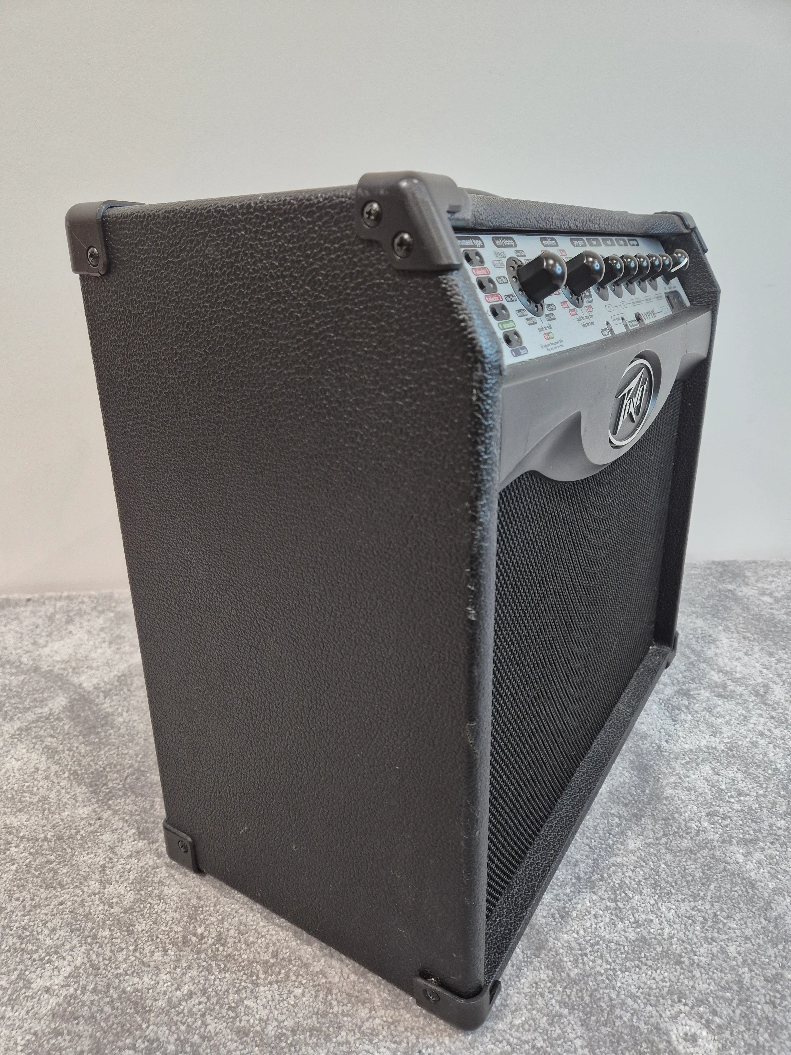 Peavey VIP-1 VYPYR - 20-watt 4-channel 1x8" Guitar Combo Amplifier - Image 3