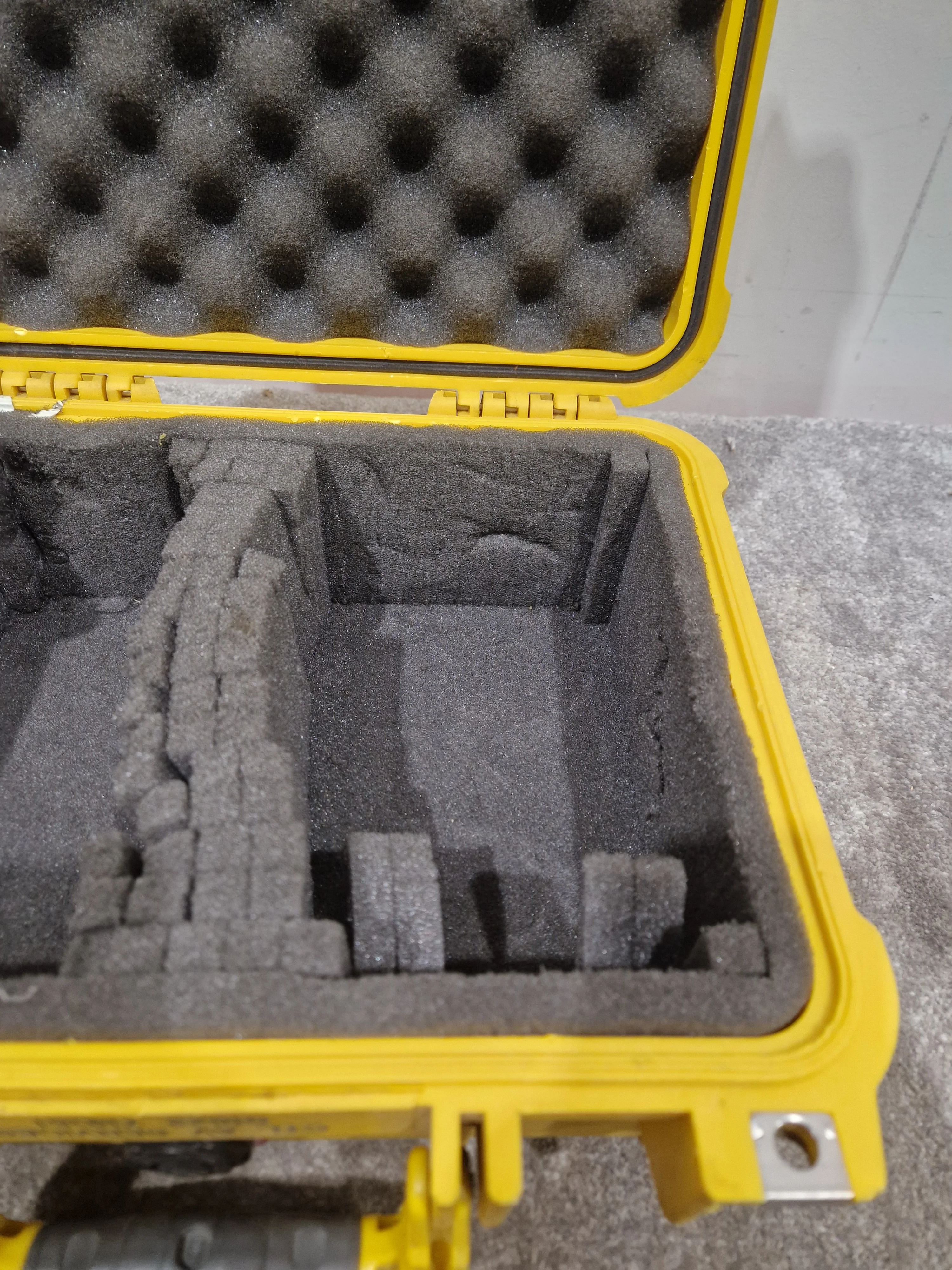 Peli 1400 Case - Yellow – Case - Good - Image 4