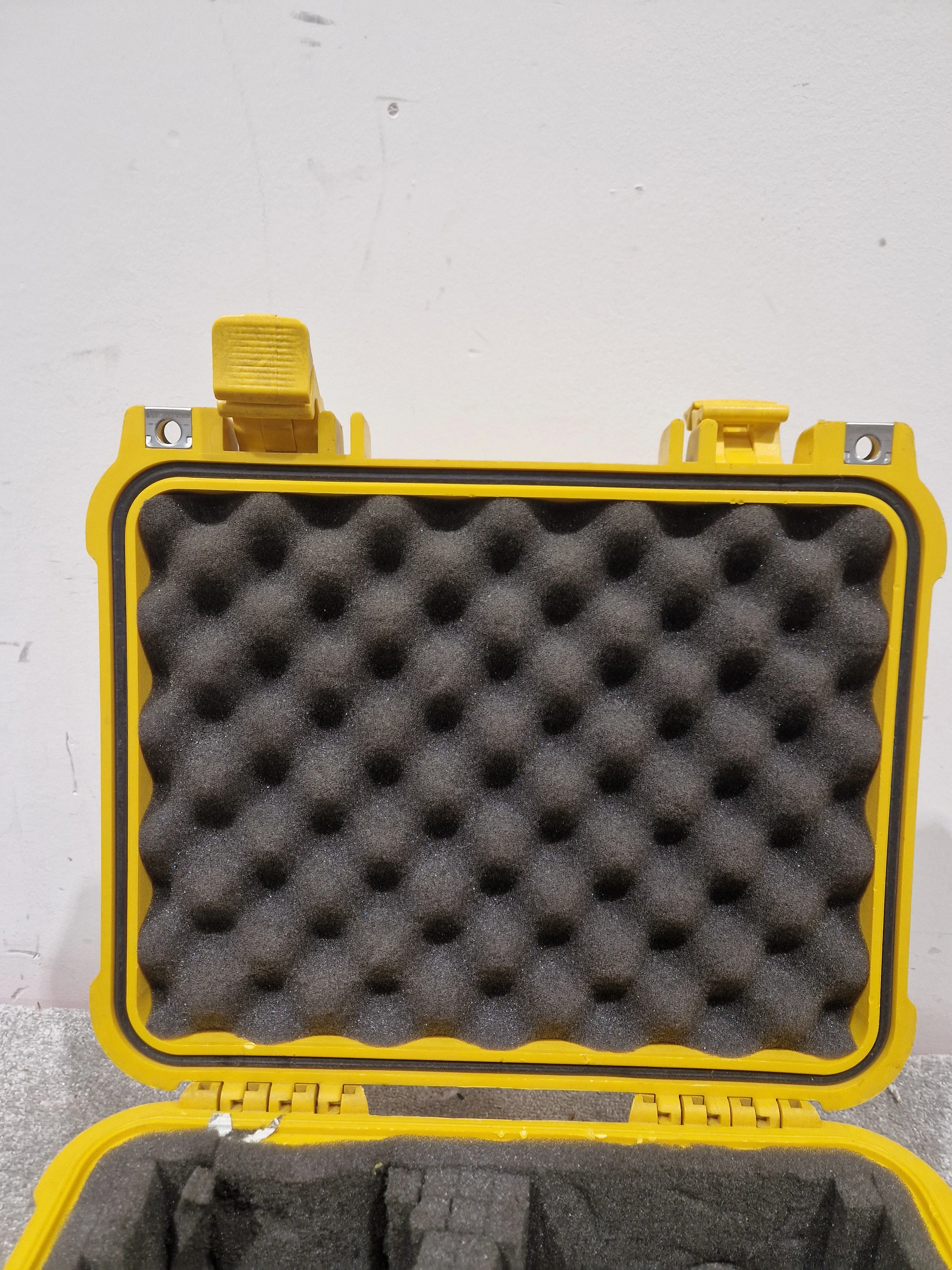 Peli 1400 Case - Yellow – Case - Good - Image 6