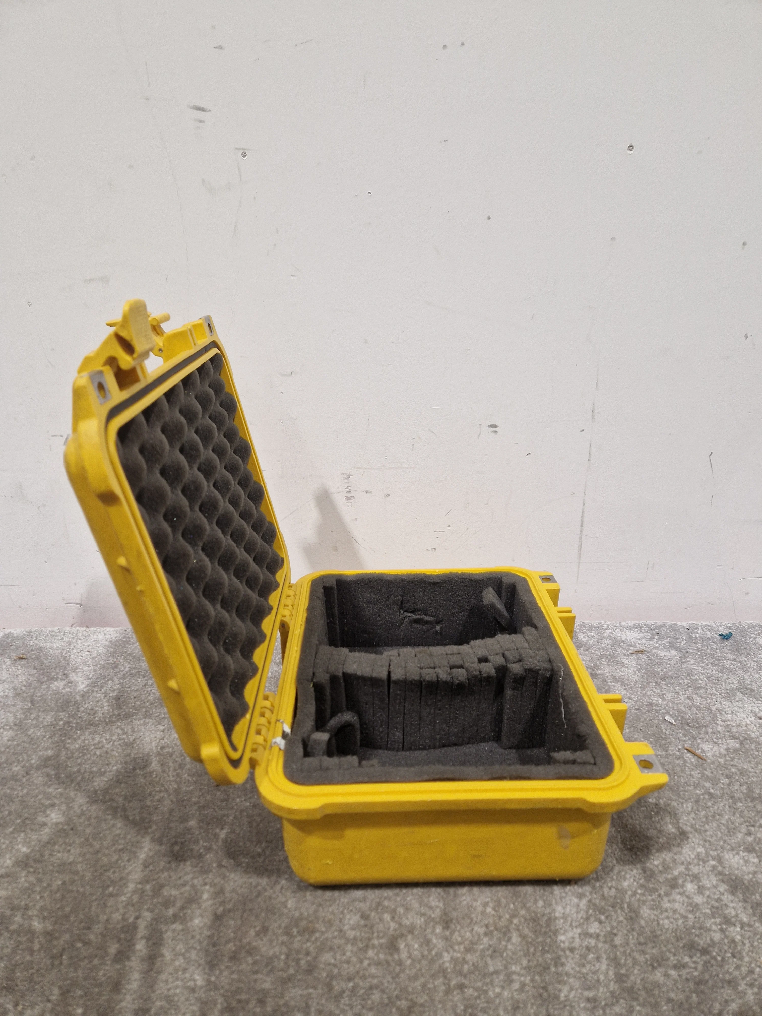 Peli 1400 Case - Yellow – Case - Good - Image 7