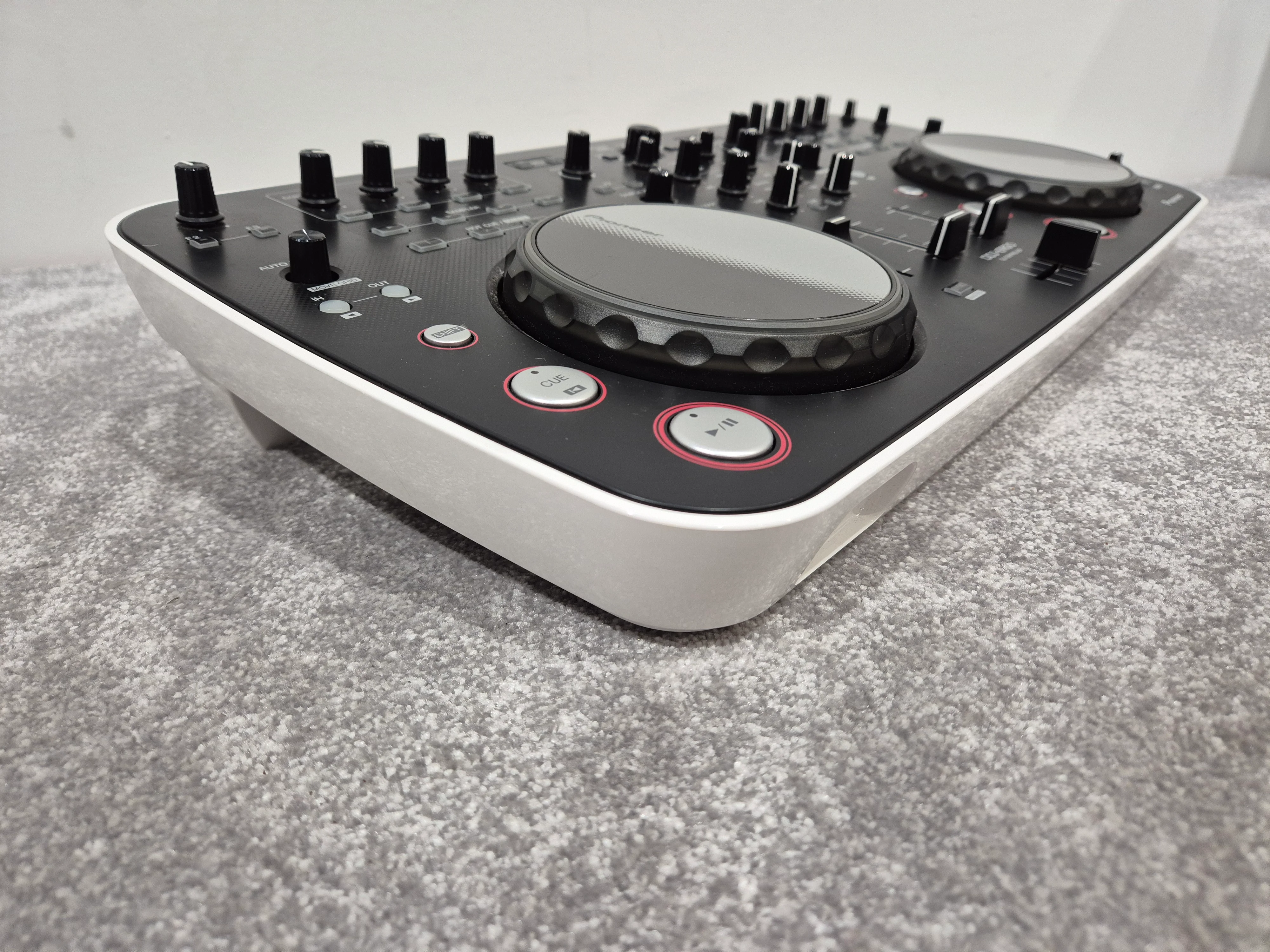 Pioneer DDJ-Ergo - Two-Channel DJ Controller w/ Hard Case - Image 5