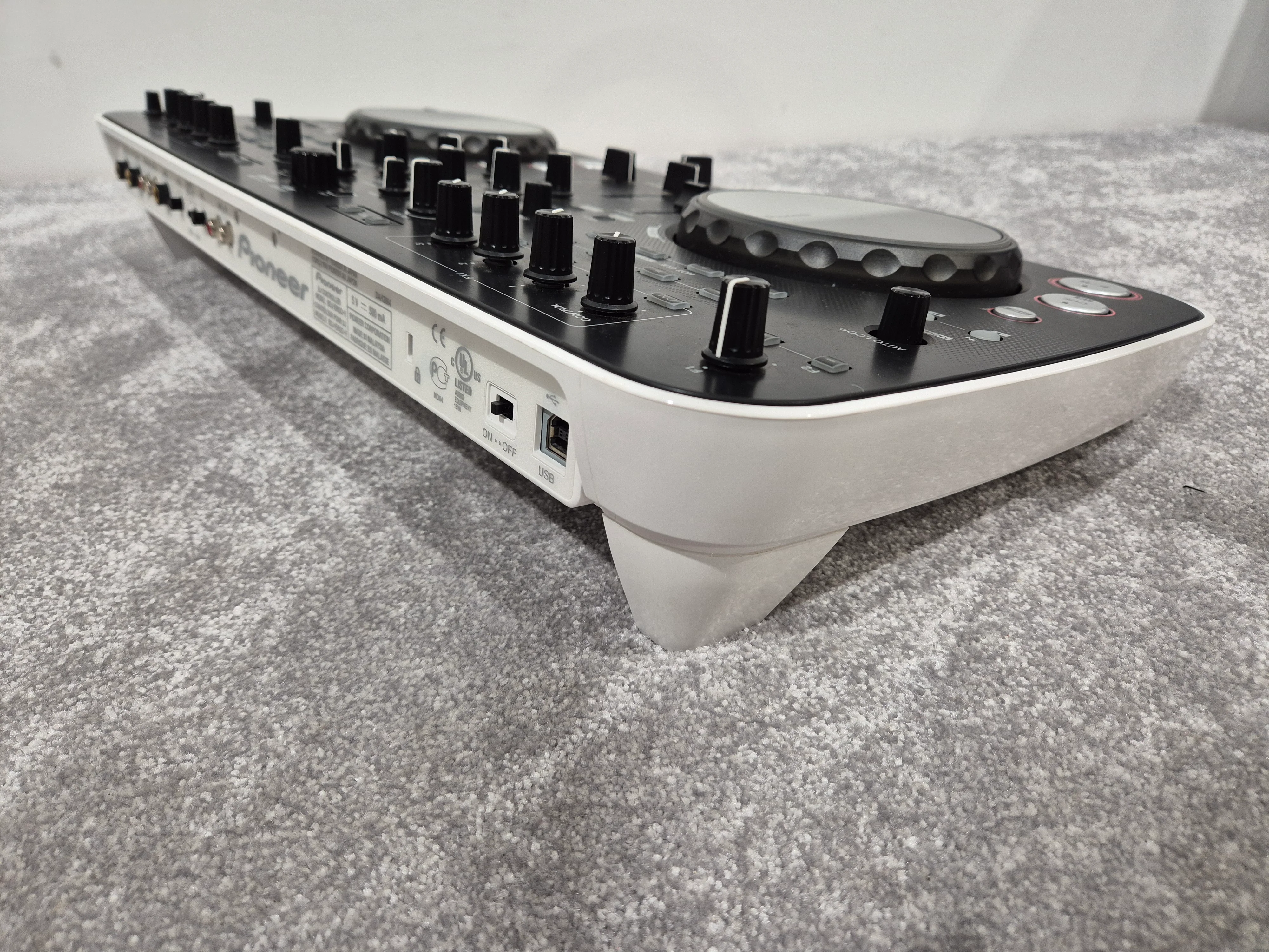 Pioneer DDJ-Ergo - Two-Channel DJ Controller w/ Hard Case - Image 6