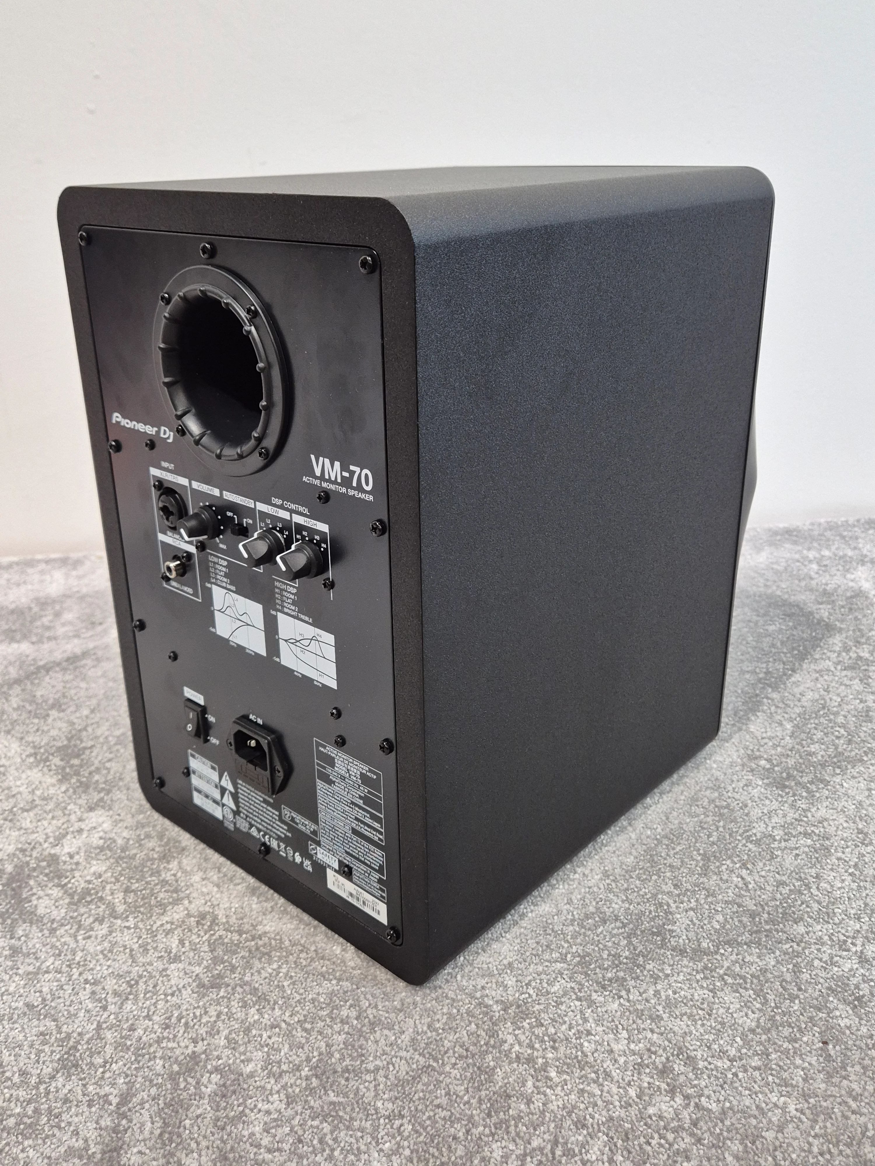 Pioneer DJ VM-70 - Bi-amp 2-way Active Speaker w/ Original Box - Image 6