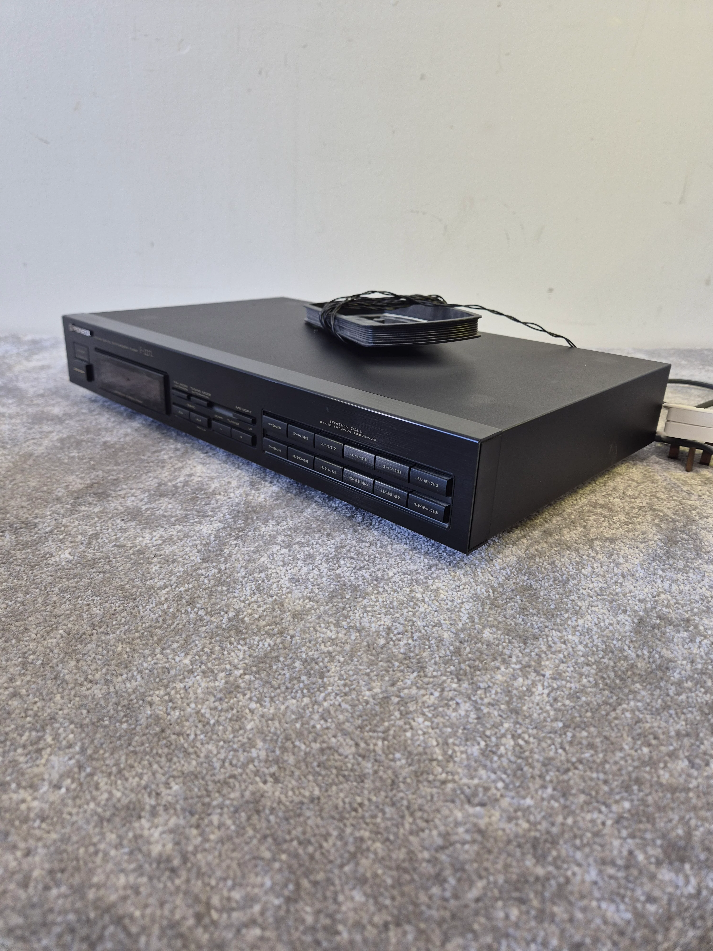 Pioneer F-227L - Digital FM/AM Tuner - Vintage Hi-Fi Stereo Component - Good - Image 4
